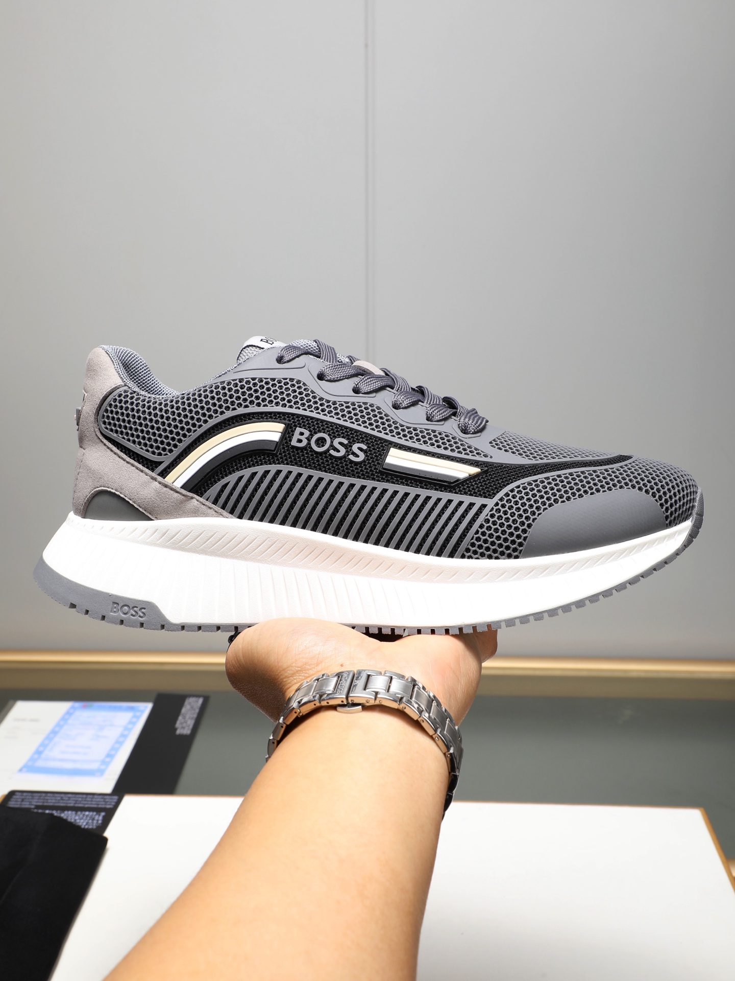 BOSS Men's Lightweight Mesh Running Shoes - Comfortable & Stylish Sneakers