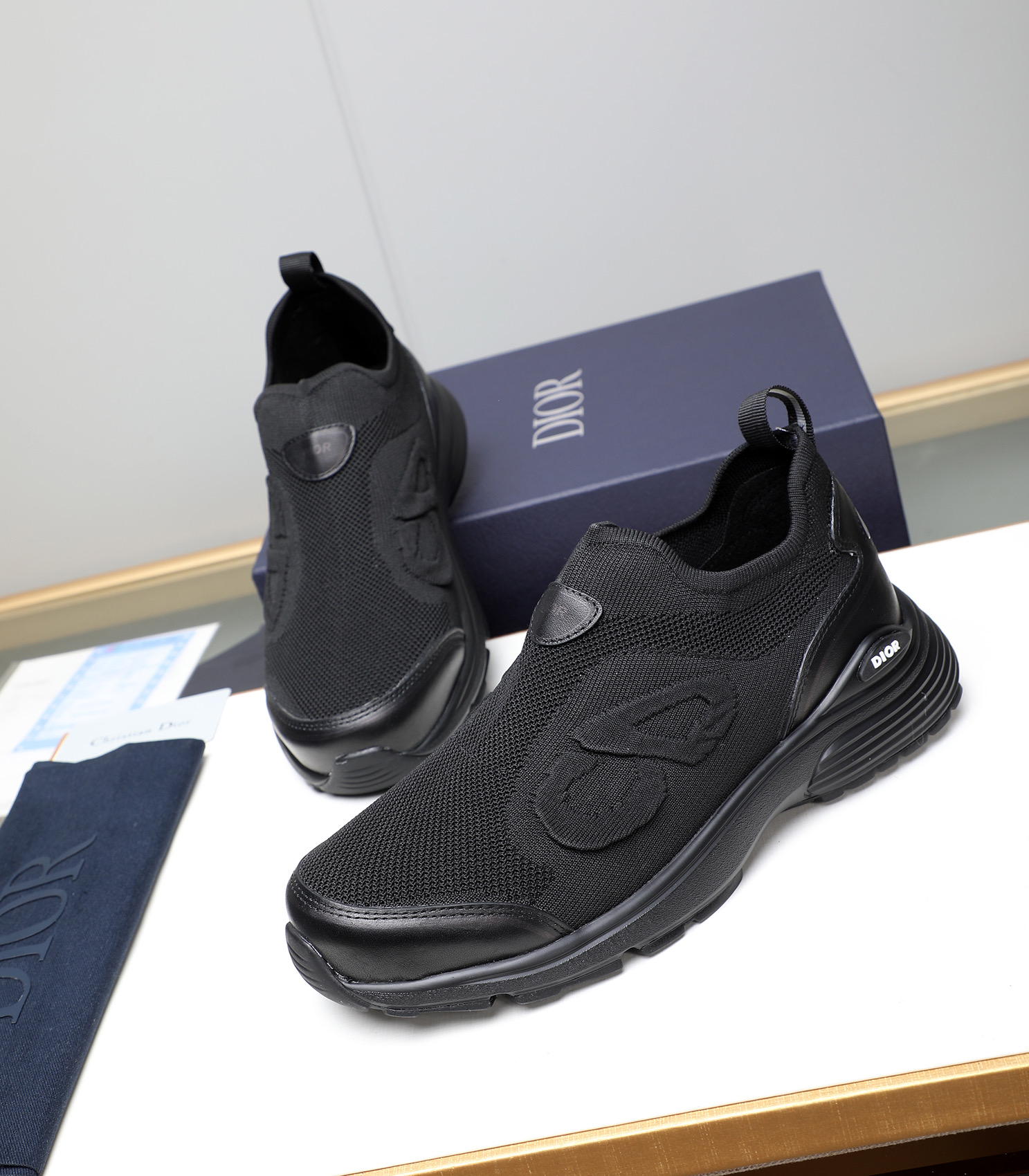 Dior Chrono Sneaker: Sporty, Casual, Lightweight, and Comfortable - Black 8 i1741855952336 400 0 6