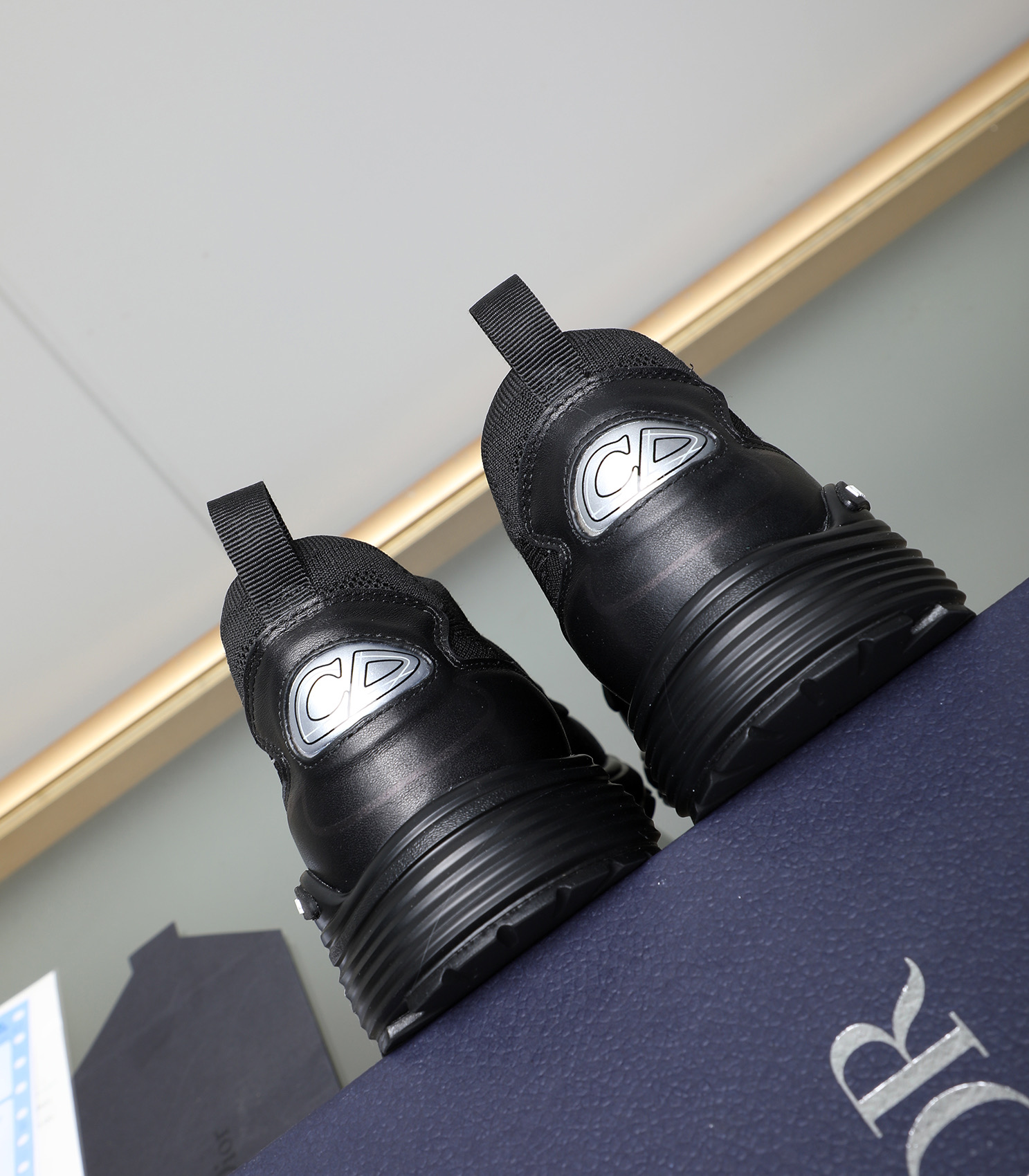 Dior Chrono Sneaker: Sporty, Casual, Lightweight, and Comfortable - Black 6 i1741855953235 4179 0 4