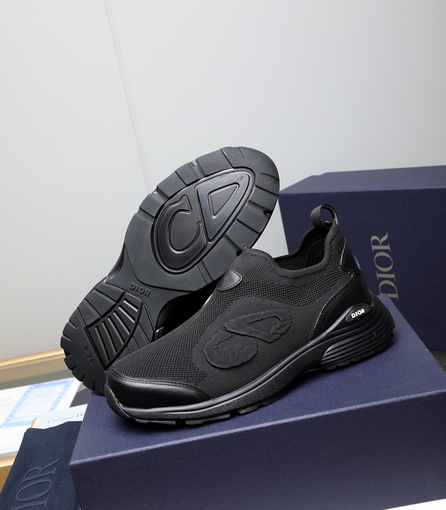 Dior Chrono Sneaker: Sporty, Casual, Lightweight, and Comfortable - Black 4 i1741855953237 3821 0 2