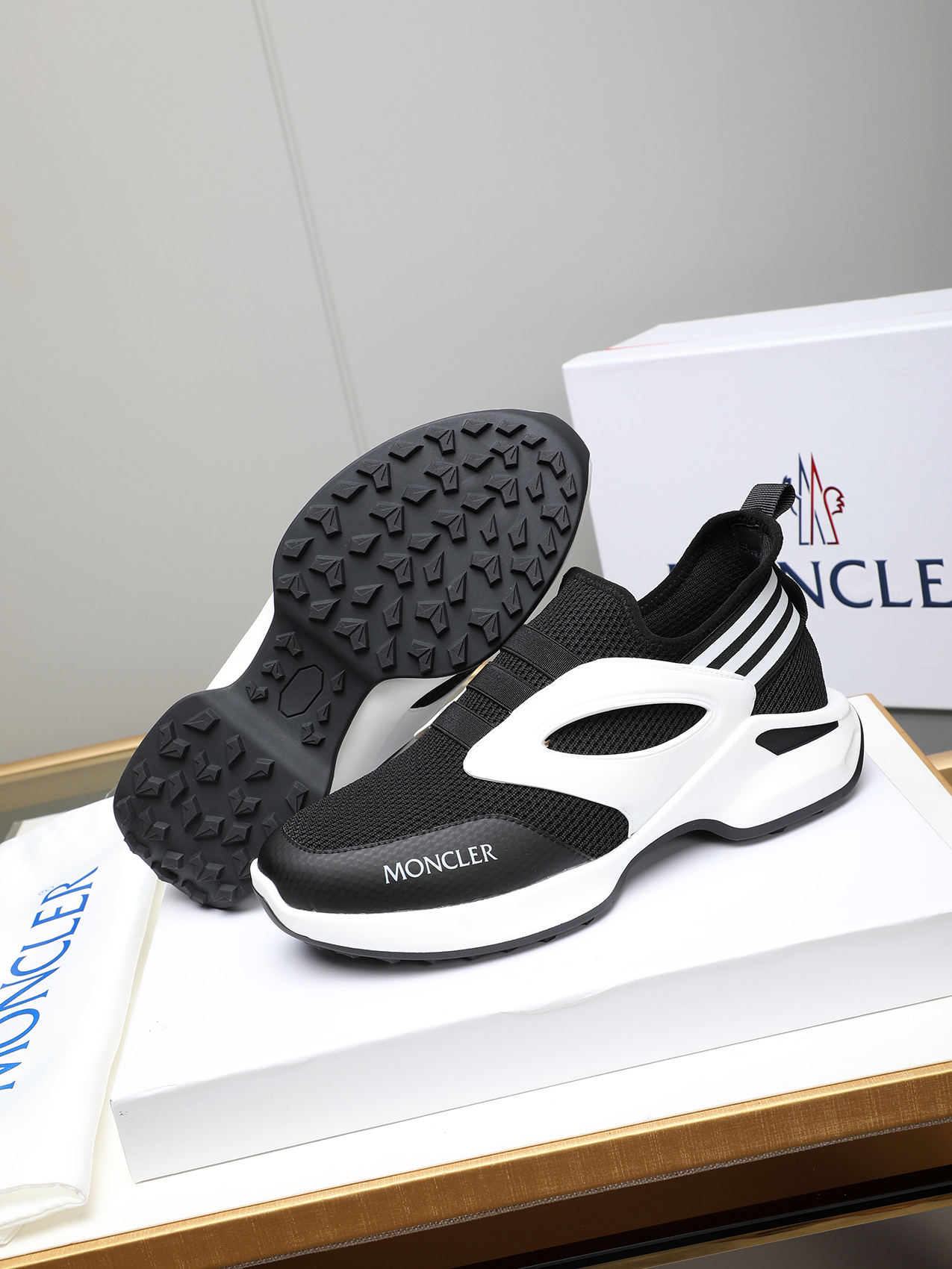 Moncler Men's Outdoor Lace-Up Sneakers: Comfortable, Non-Slip, Stylish 4 i1741856478712 565 0 2