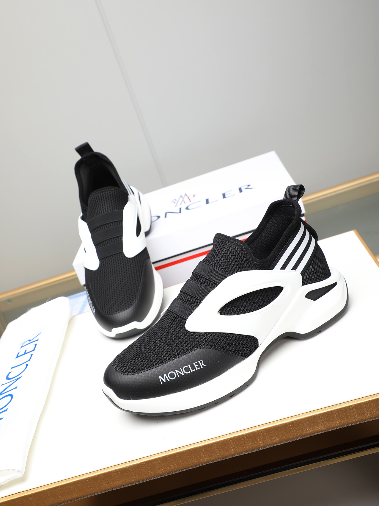 Moncler Men's Outdoor Lace-Up Sneakers: Comfortable, Non-Slip, Stylish 9 i1741856478712 6049 0 7