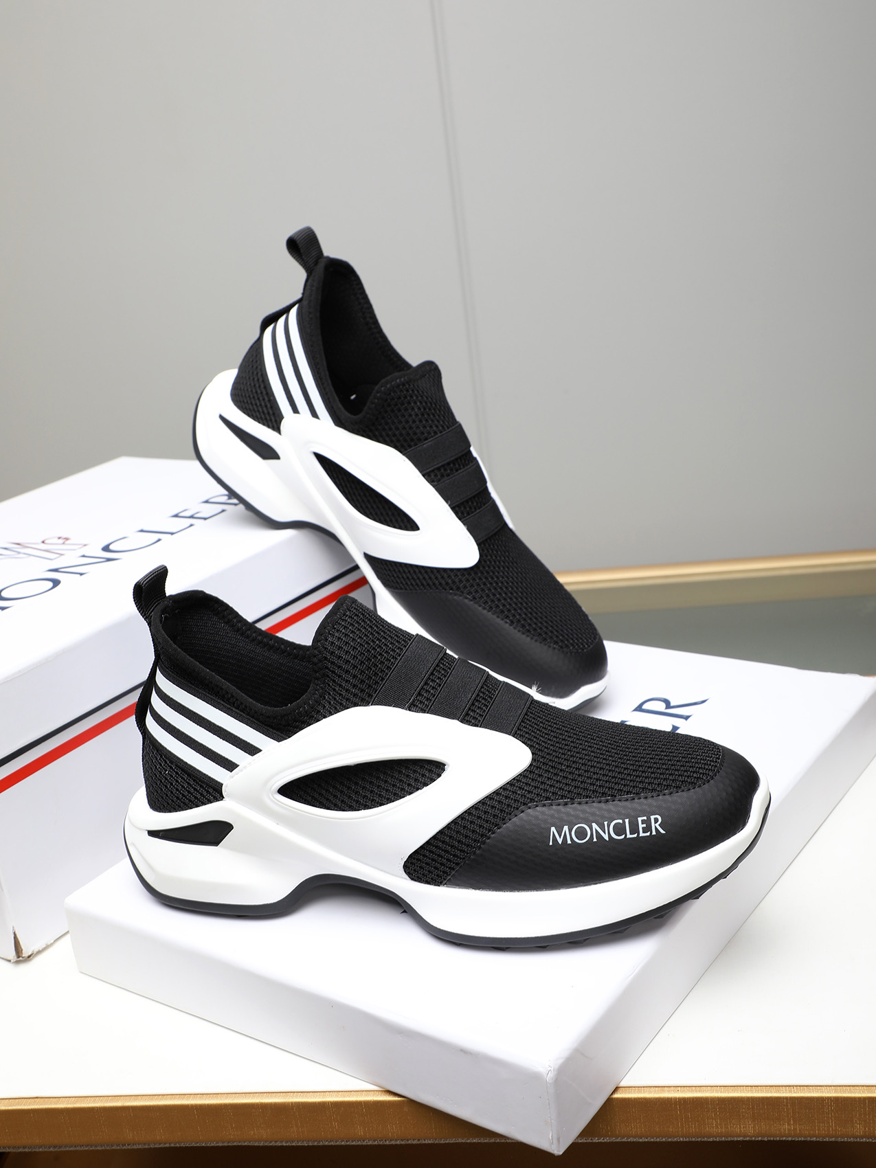 Moncler Men's Outdoor Lace-Up Sneakers: Comfortable, Non-Slip, Stylish 5 i1741856491174 7781 0 3