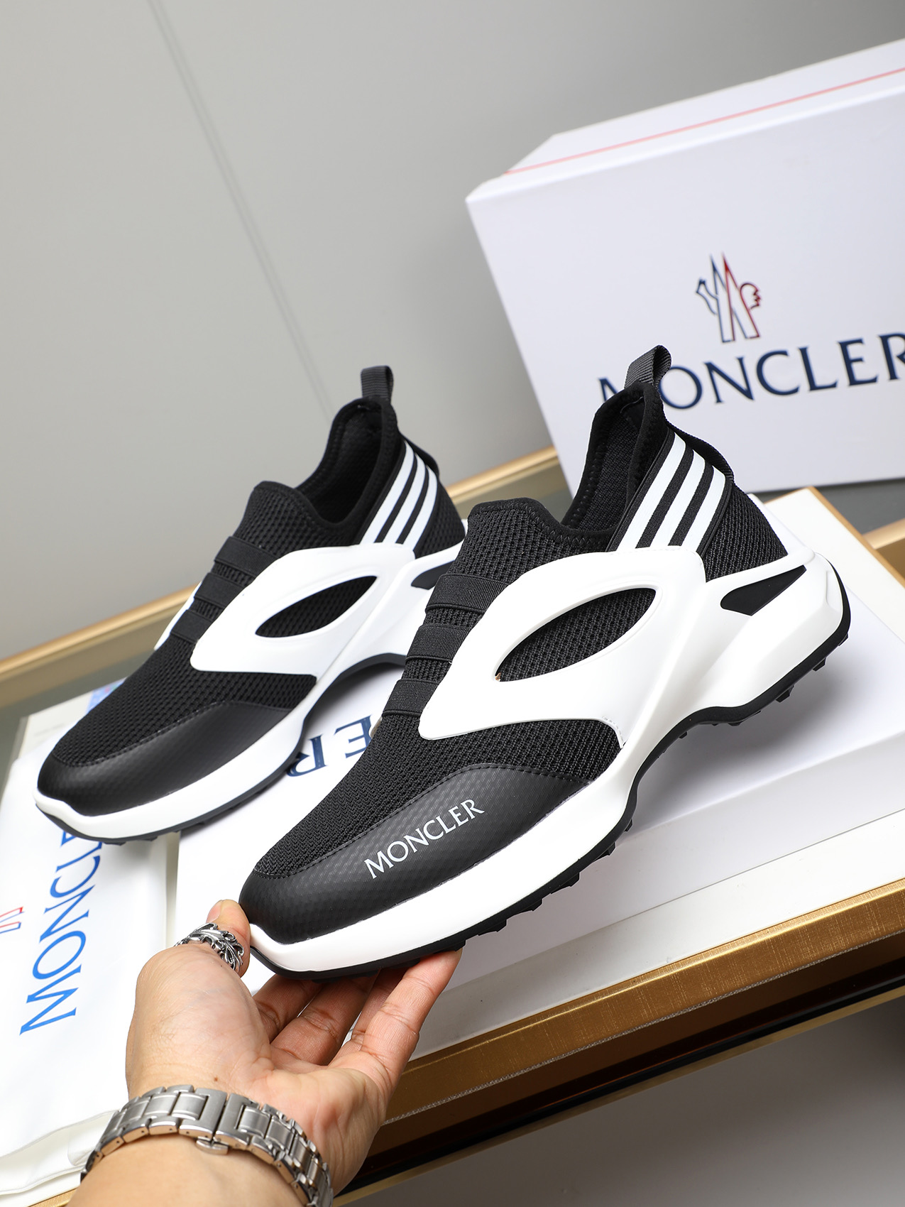 Moncler Men's Outdoor Lace-Up Sneakers: Comfortable, Non-Slip, Stylish 3 i1741856498742 524 0 1