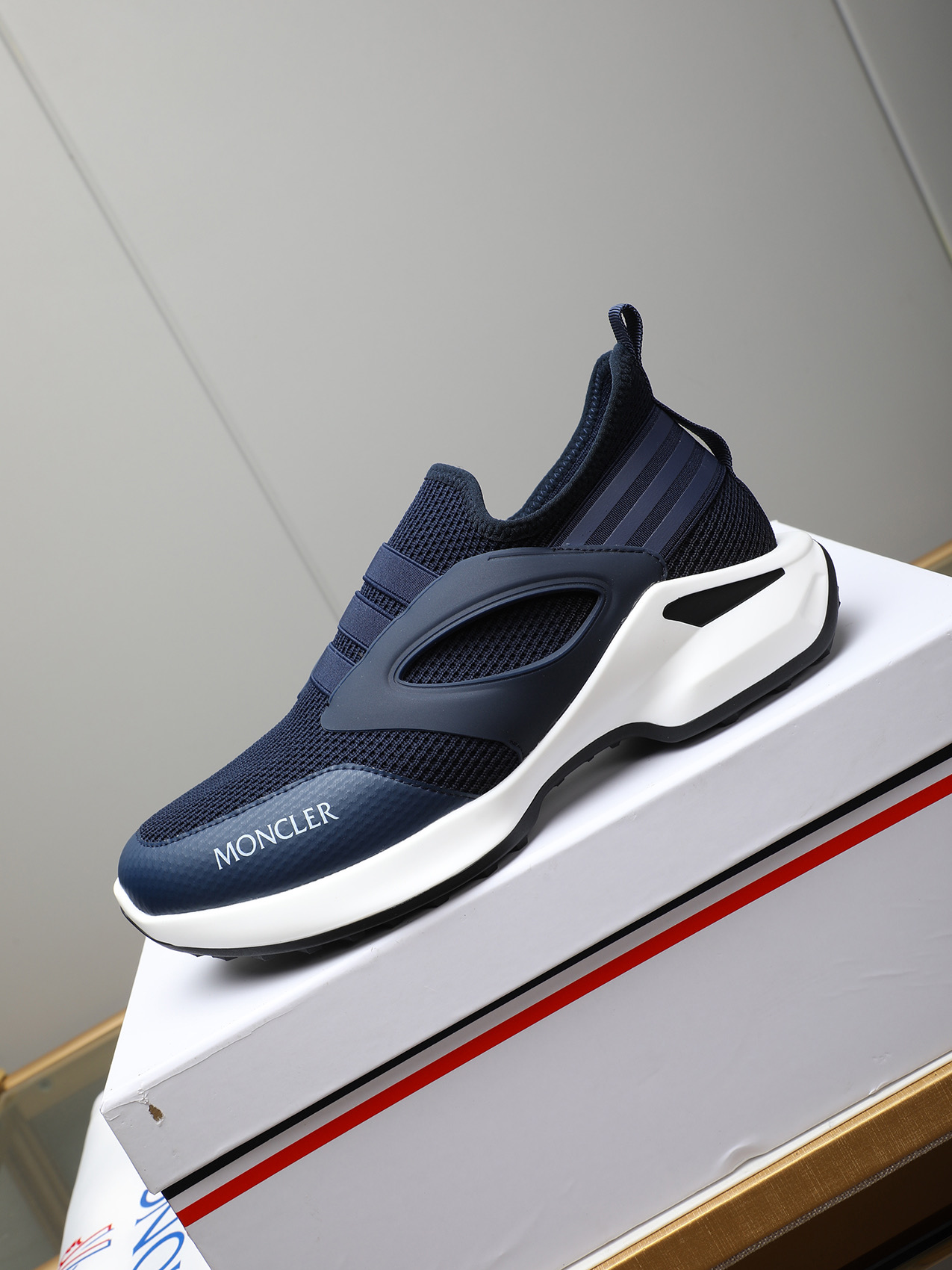 Moncler Men's Outdoor Lace-Up Sneakers - Comfort & Style for Urban Adventures 7 i1741856555062 2313 0 5