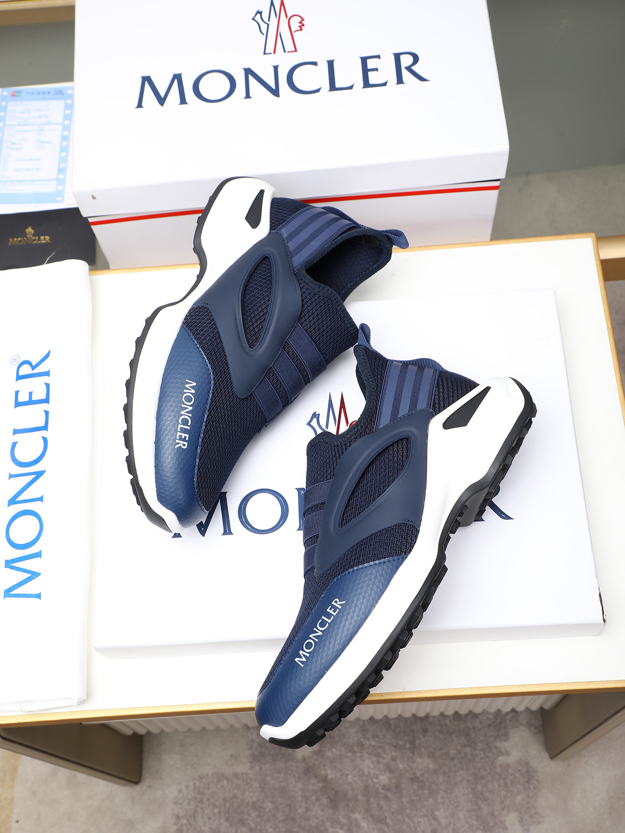 Moncler Men's Outdoor Lace-Up Sneakers - Comfort & Style for Urban Adventures 8 i1741856555062 8062 0 6