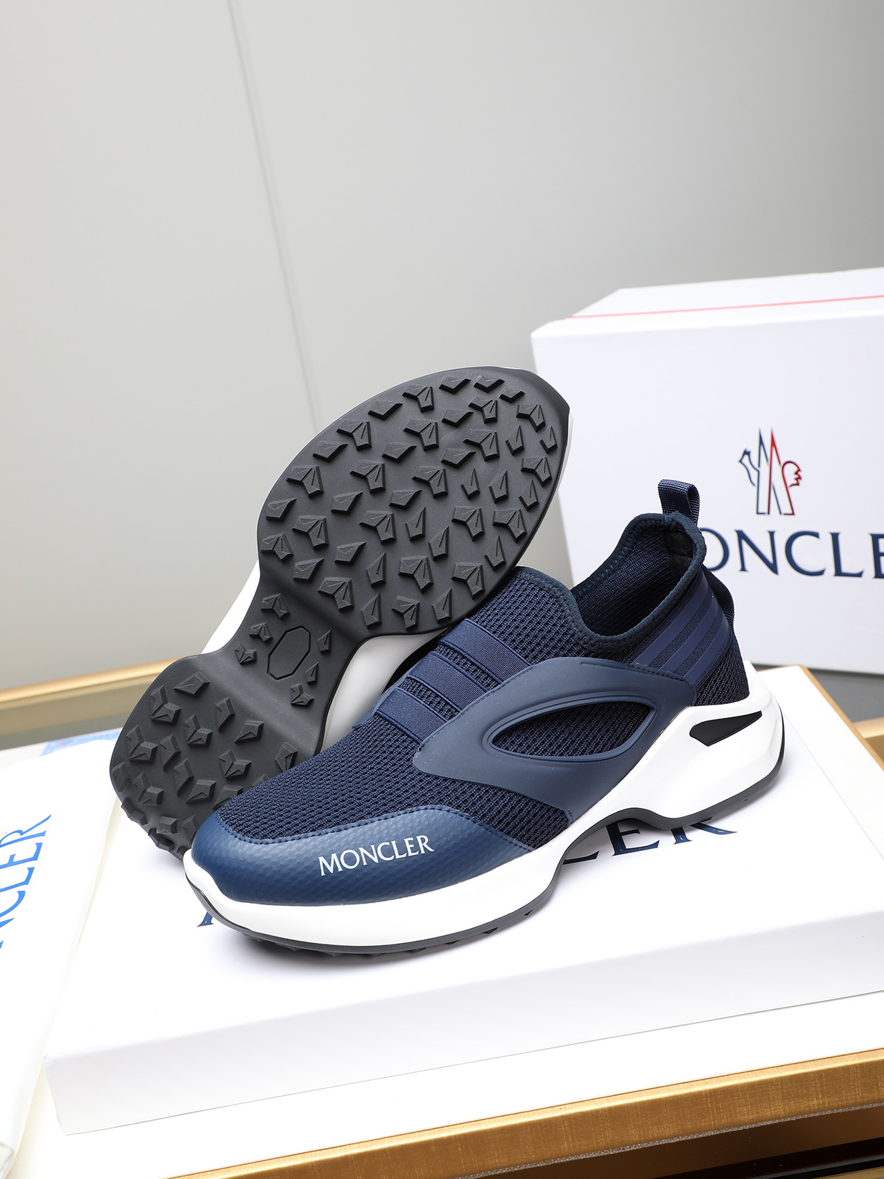 Moncler Men's Outdoor Lace-Up Sneakers - Comfort & Style for Urban Adventures 4 i1741856555694 9885 0 2