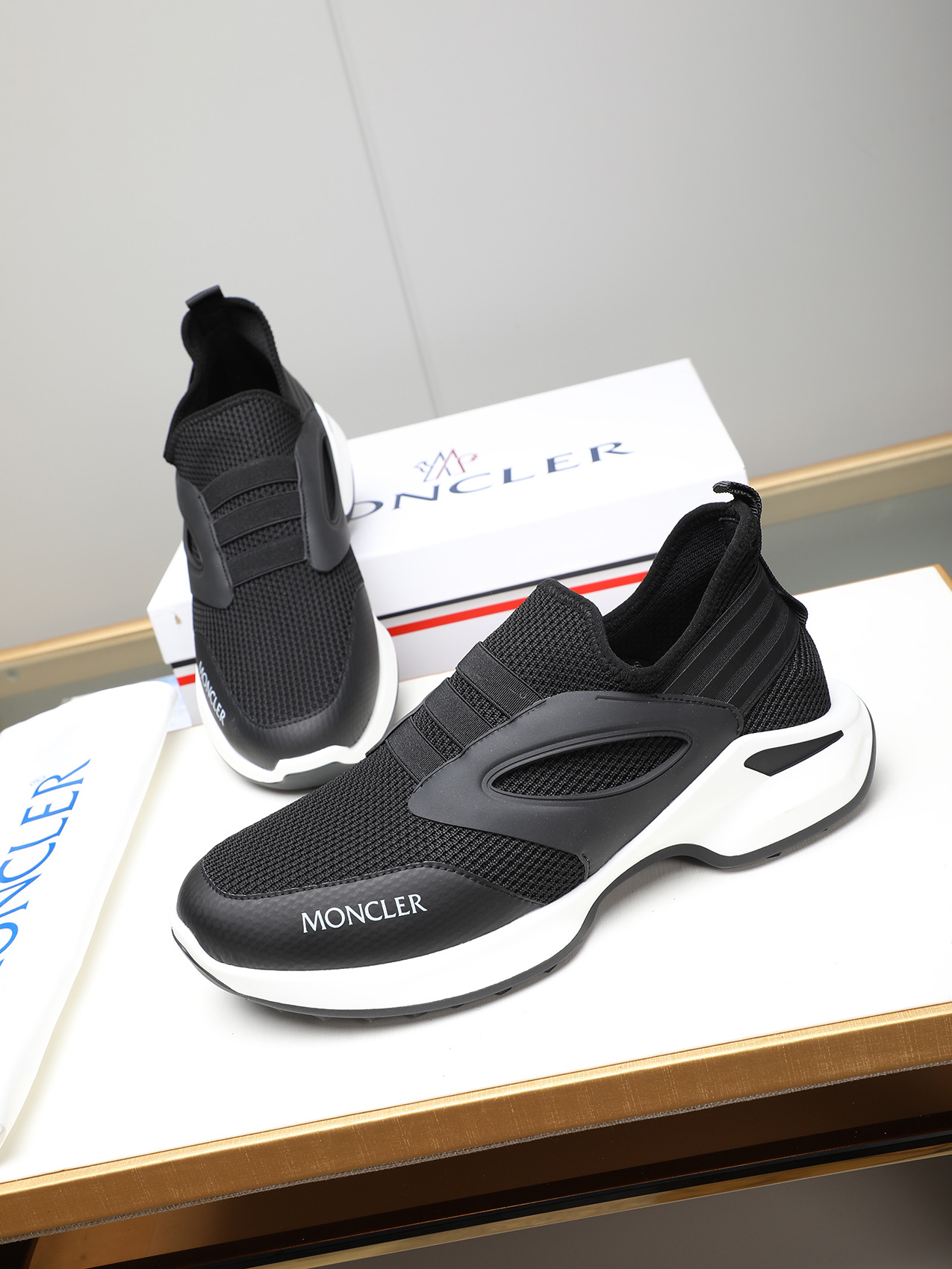 Moncler Men's Outdoor Lace-Up Sneakers: Comfortable, Slip-Resistant, Stylish 9 i1741856655831 6326 0 7