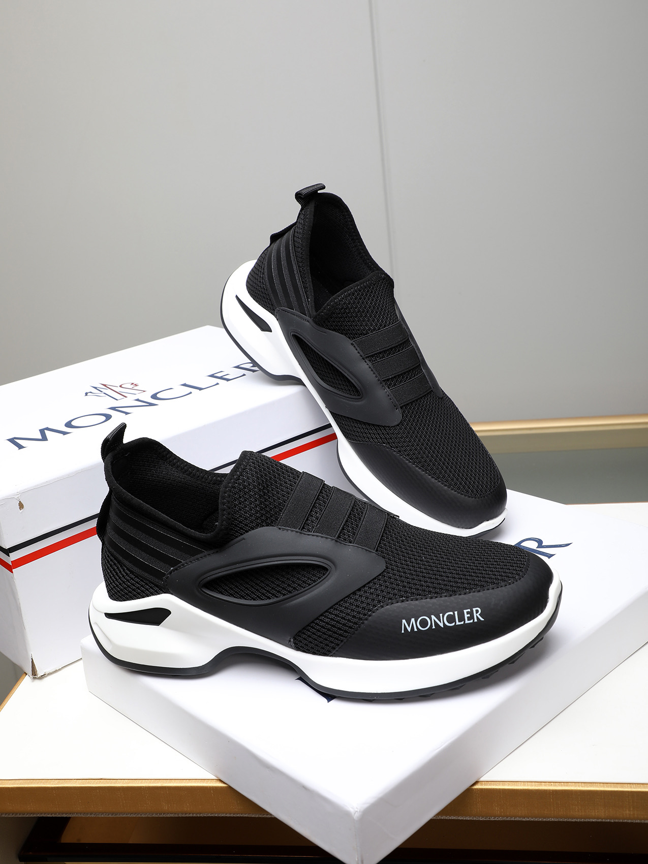Moncler Men's Outdoor Lace-Up Sneakers: Comfortable, Slip-Resistant, Stylish 5 i1741856655832 5481 0 3