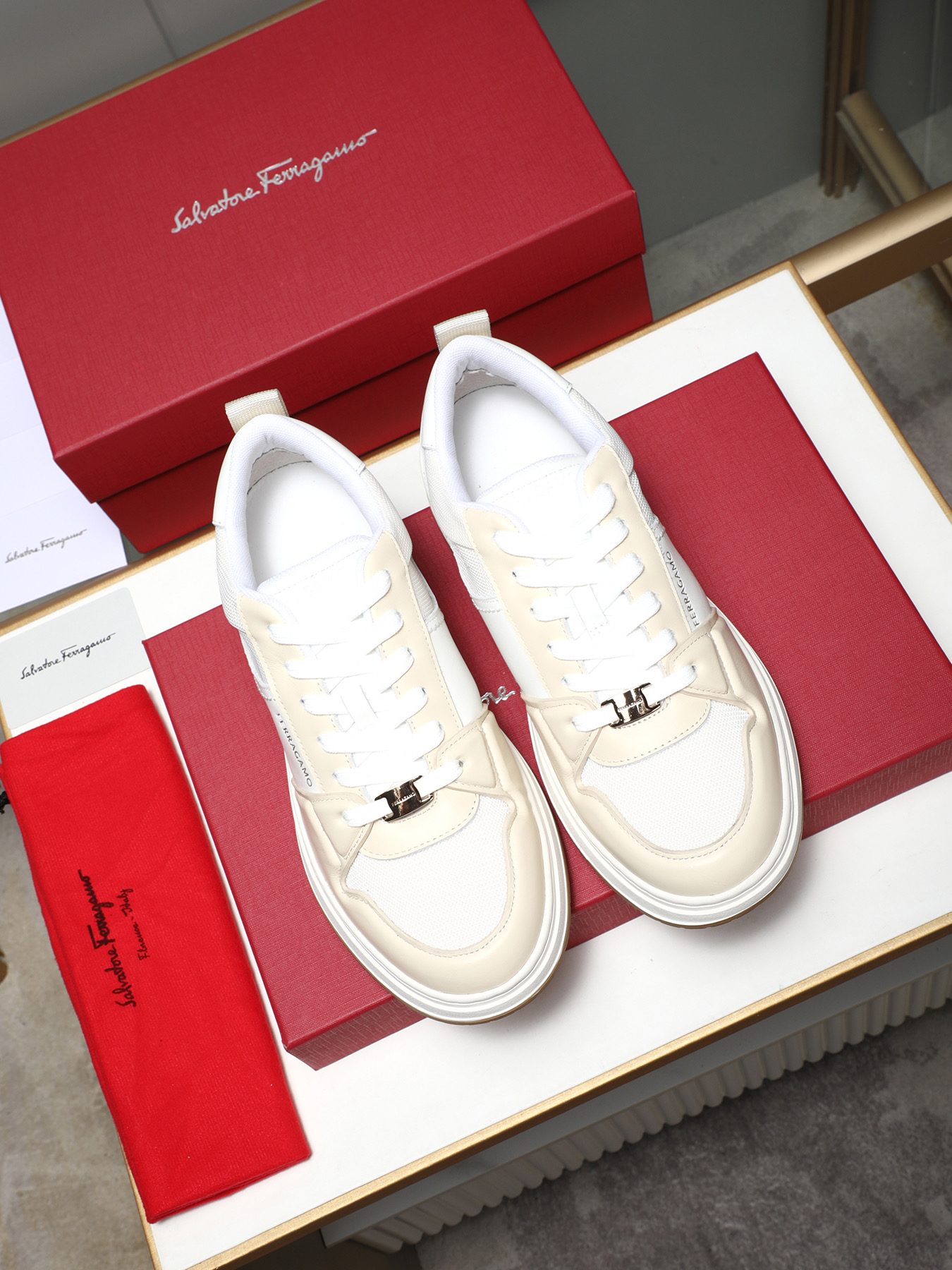Ferragamo Men's Low-Top Leather Sneakers - Modern Urban Style & Comfort 10 i1742632387568 425 0 0