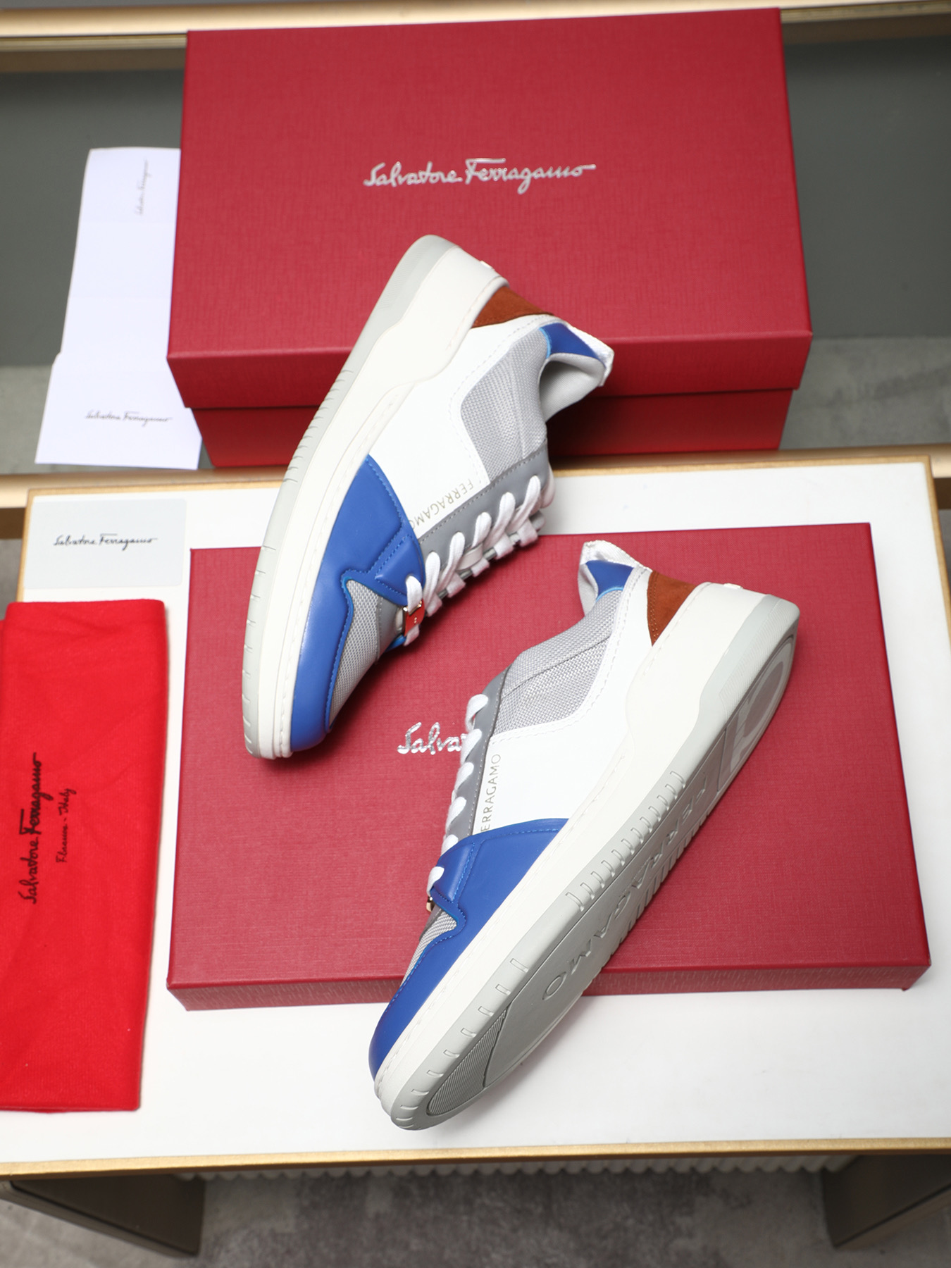 Ferragamo Men's Low-Top Leather Sneakers - Modern Urban Style & Comfort 8 i1742632706193 8705 0 6