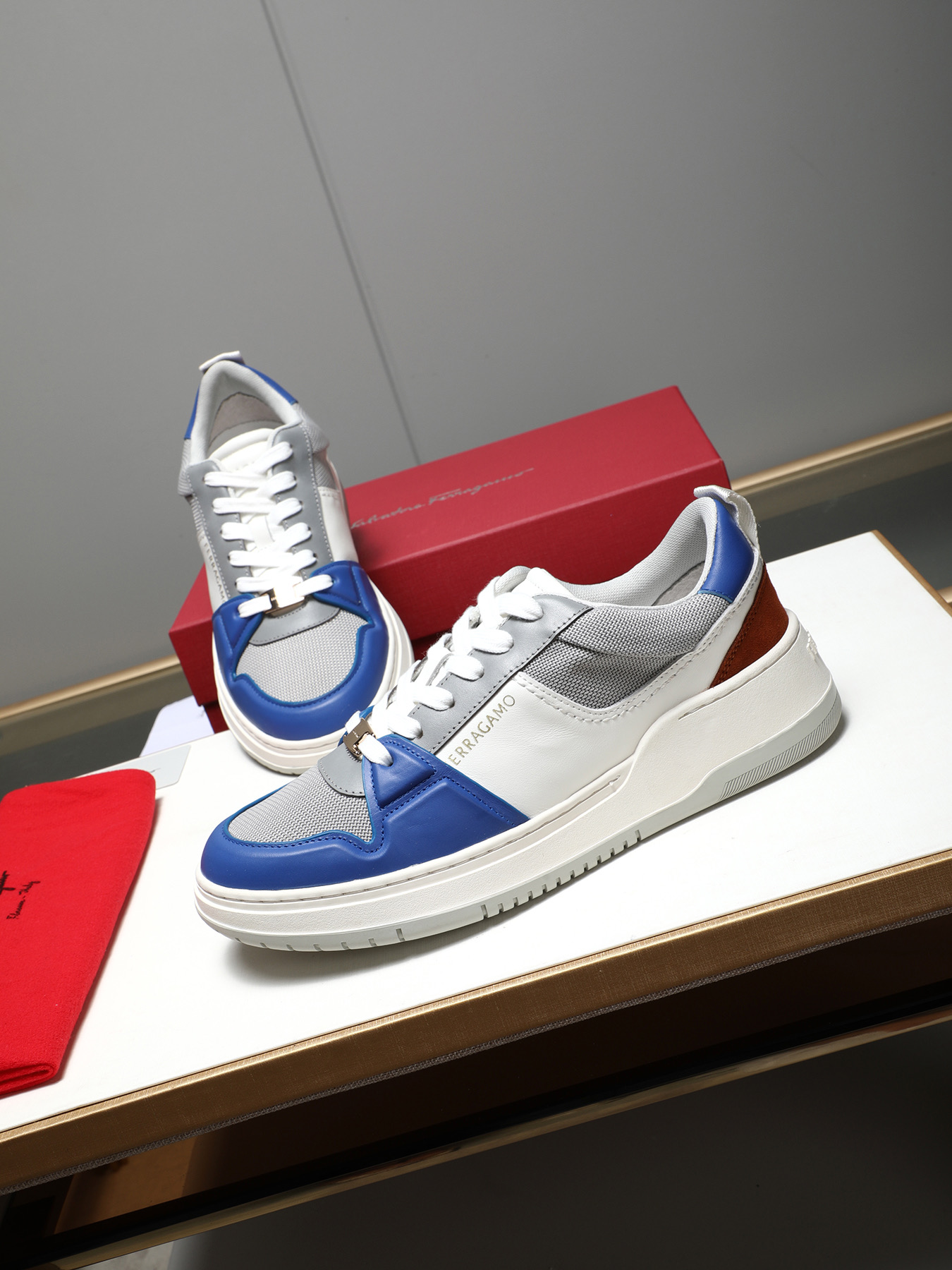 Ferragamo Men's Low-Top Leather Sneakers - Modern Urban Style & Comfort 10 i1742632706194 2145 0 8