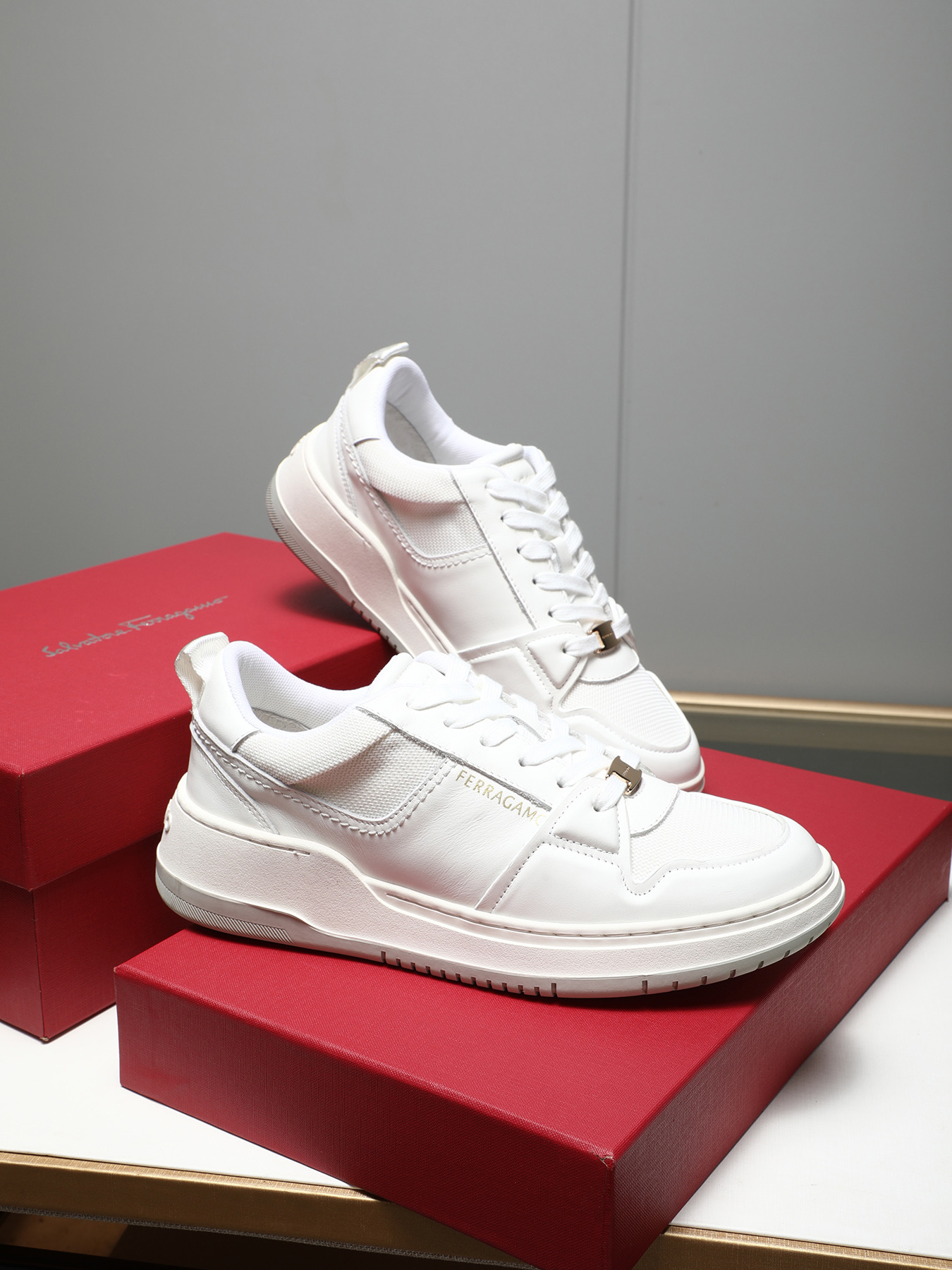 FFerragamo Men's Low-Top Leather Sneakers - Elevate Your Style with Comfort 5 i1742632722281 2933 0 3