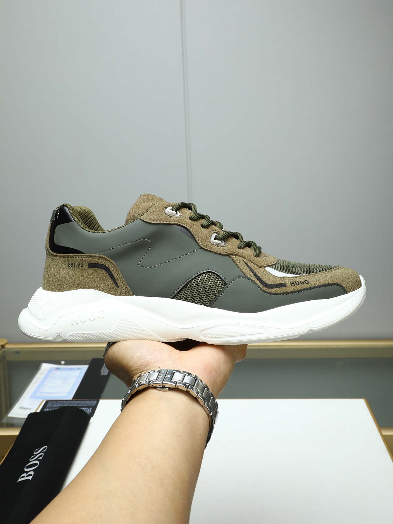 NO:274828,P Latest Boss men's casual sports shoes, top layer cowhide, pure cotton breathable net, soft and comfortable on the feet, TPU big soles feel light!  Size38-44 (45 46 customized),,sneakers,cowhide19860909P 最新Boss男士休闲运动鞋,头层牛皮接拼,纯棉透气网里不闷脚 上脚柔软舒适 TPU大底脚感轻便！ Size38-44(45 46定做),,sneakers,cowhide,Men's shoes