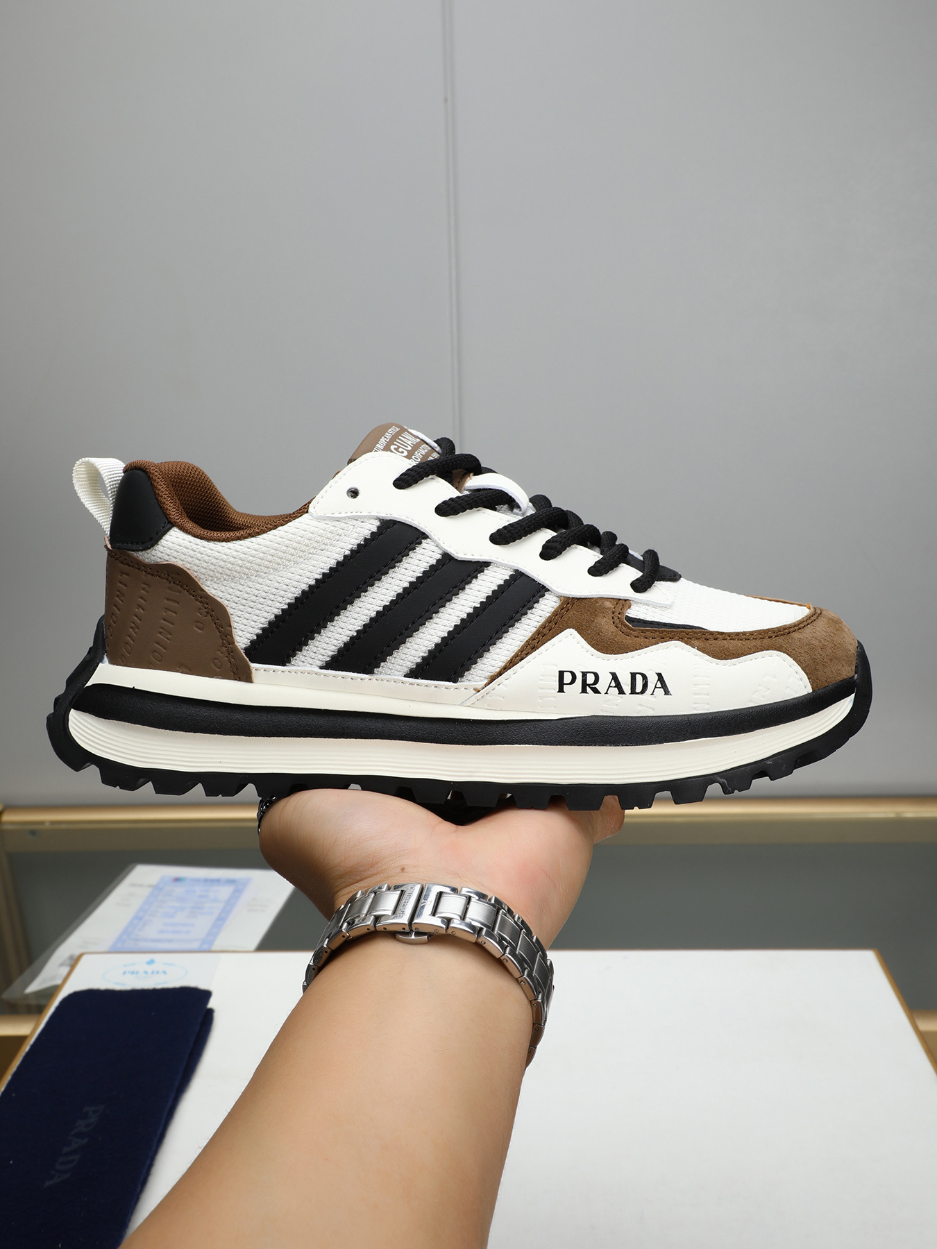 NO:275410,P Prada imported material original non-slip, wear-resistant, light and soft sole. Style category men's casual shoes. Trendy styles. Comfortable on the feet. Color real picture color size 38-44, prada19860909P 普拉达进口材质原版防滑耐磨轻便柔软大底 款式类别男士休闲鞋 搭潮流款 上脚舒服 颜色实物图片色38-44码,,prada,Men's shoes