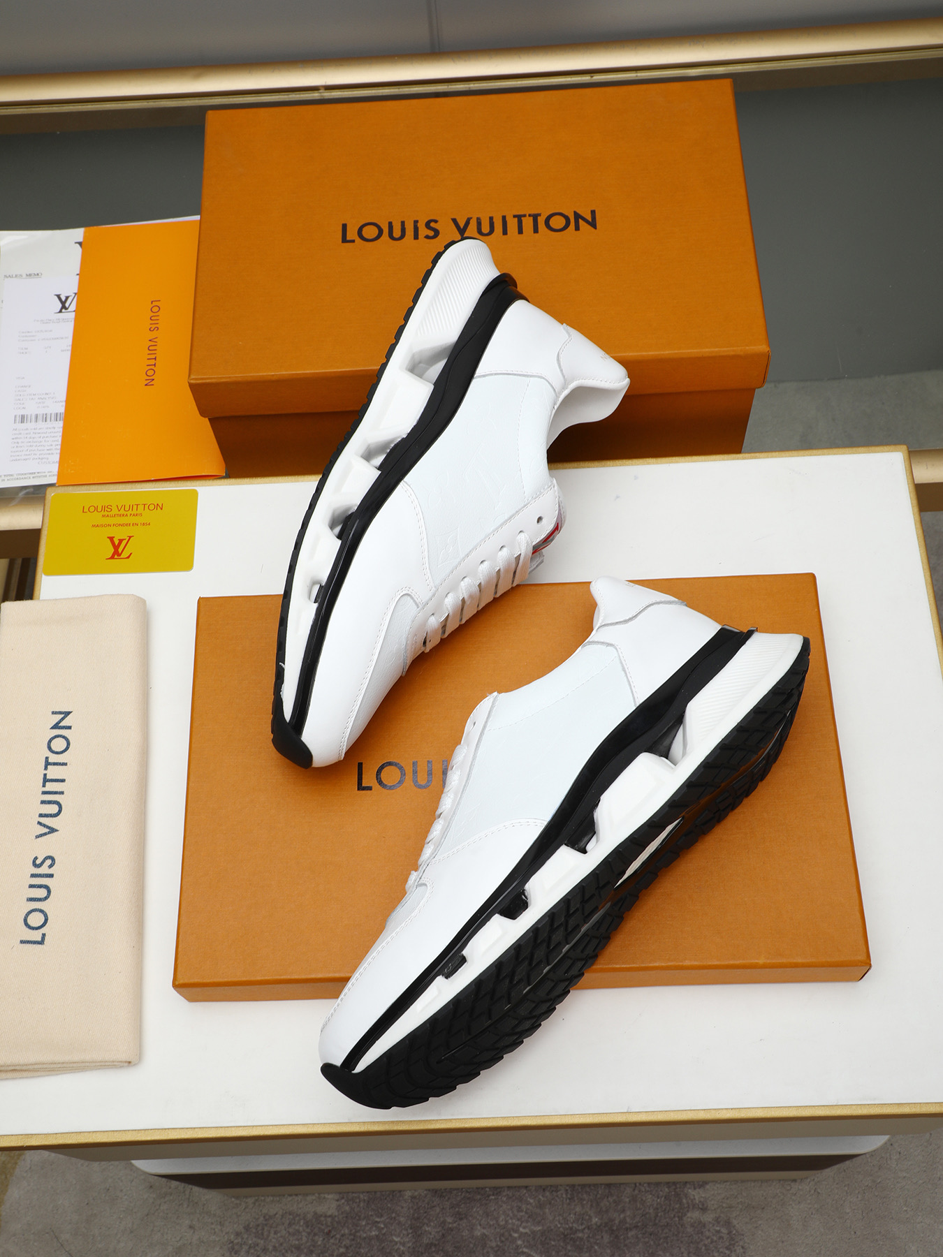 Louis Vuitton Men's White Leather Low Top Sneakers Designer Comfort Shoes 9 i1743235627275 1049 0 7