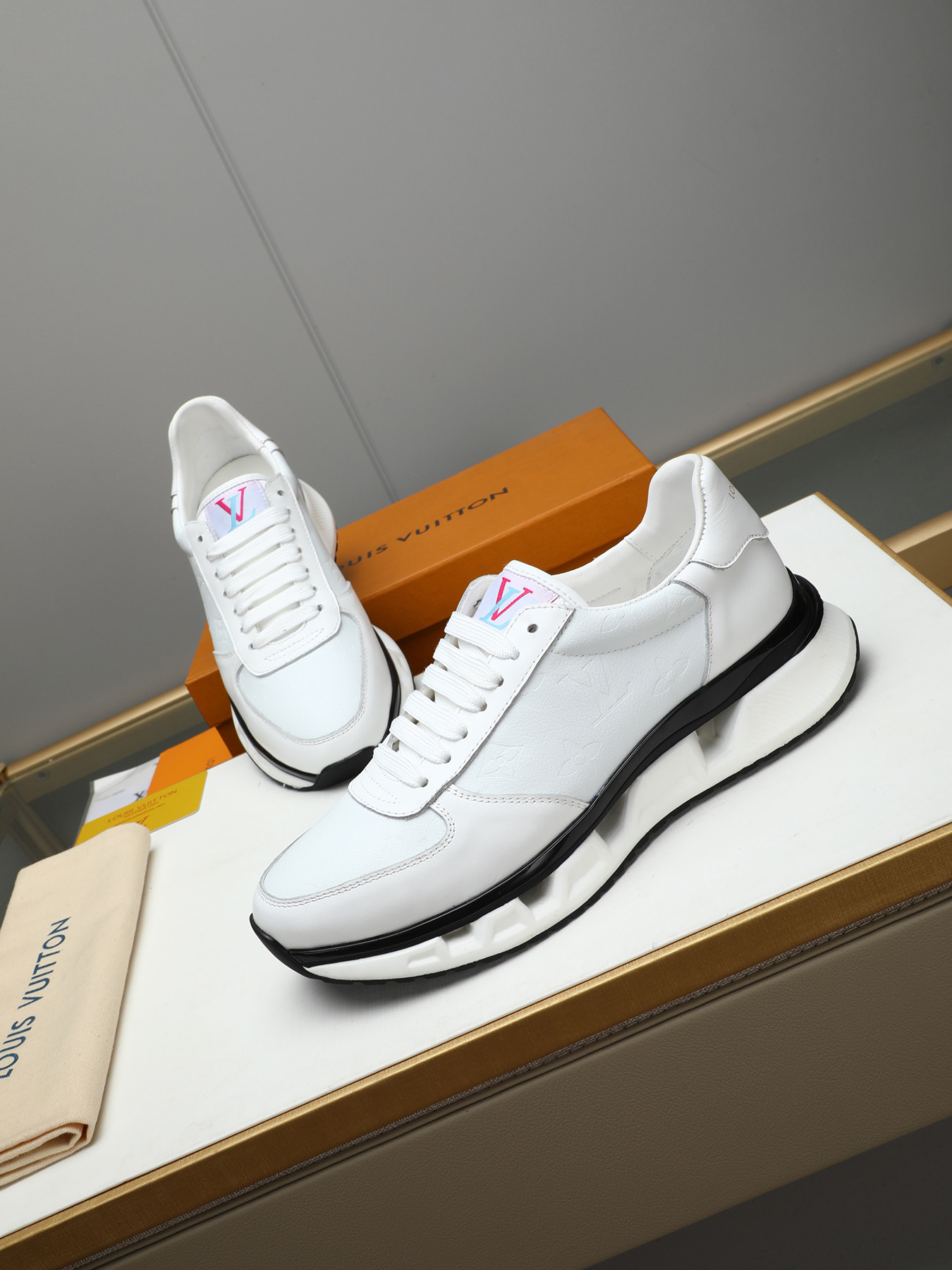 Louis Vuitton Men's White Leather Low Top Sneakers Designer Comfort Shoes 8 i1743235628000 7860 0 6