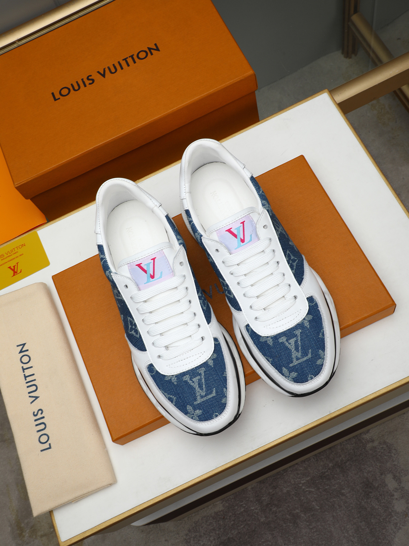 Louis Vuitton Men's Fashionable Sneakers, Versatile & Stylish in Two Colors 10 i1743235650418 5382 0 8
