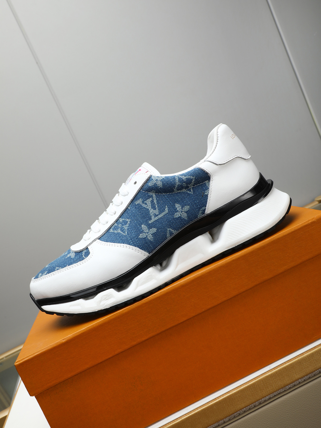 Louis Vuitton Men's Fashionable Sneakers, Versatile & Stylish in Two Colors 7 i1743235650418 5825 0 5