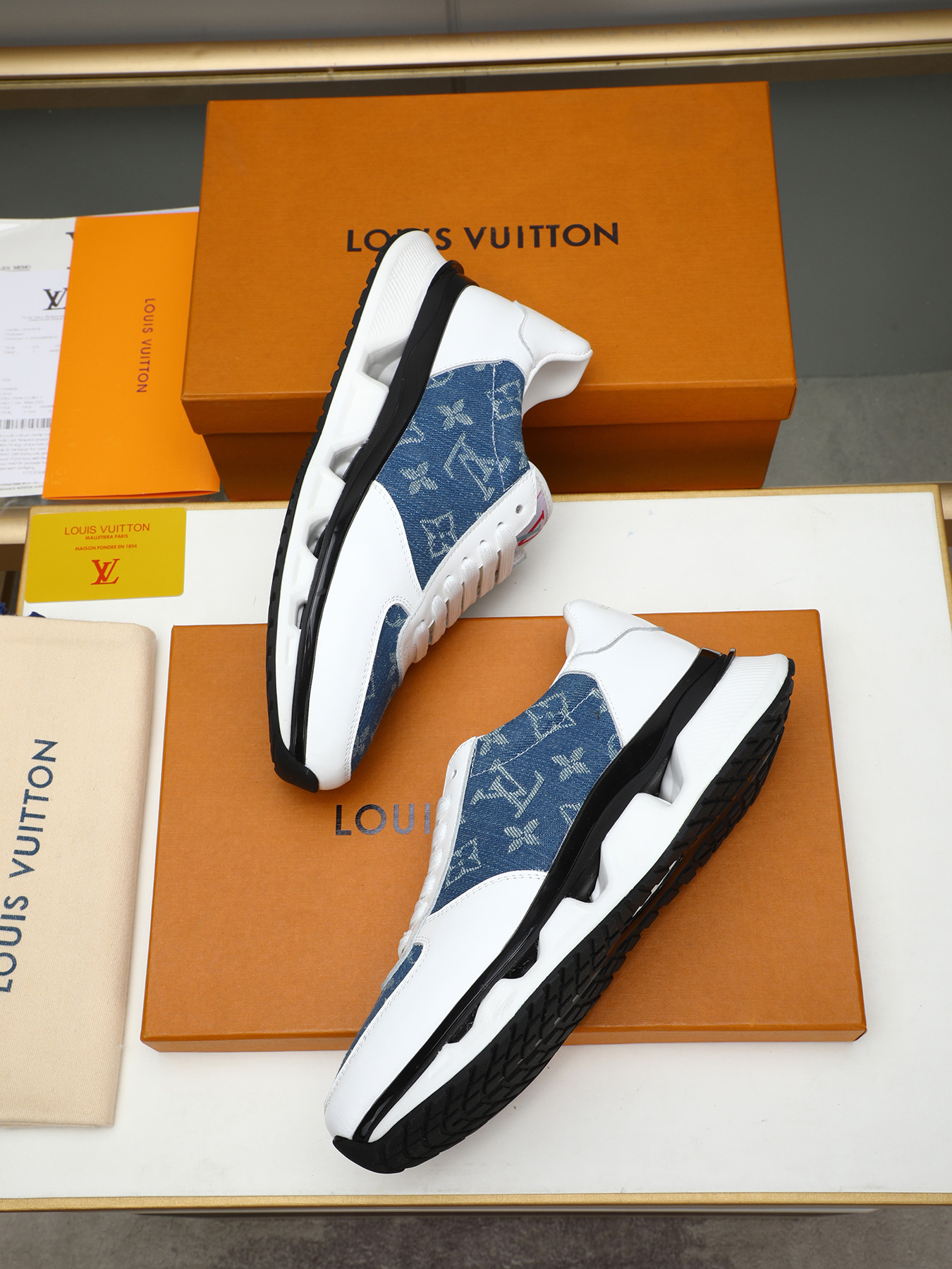 Louis Vuitton Men's Fashionable Sneakers, Versatile & Stylish in Two Colors 8 i1743235650418 7635 0 6