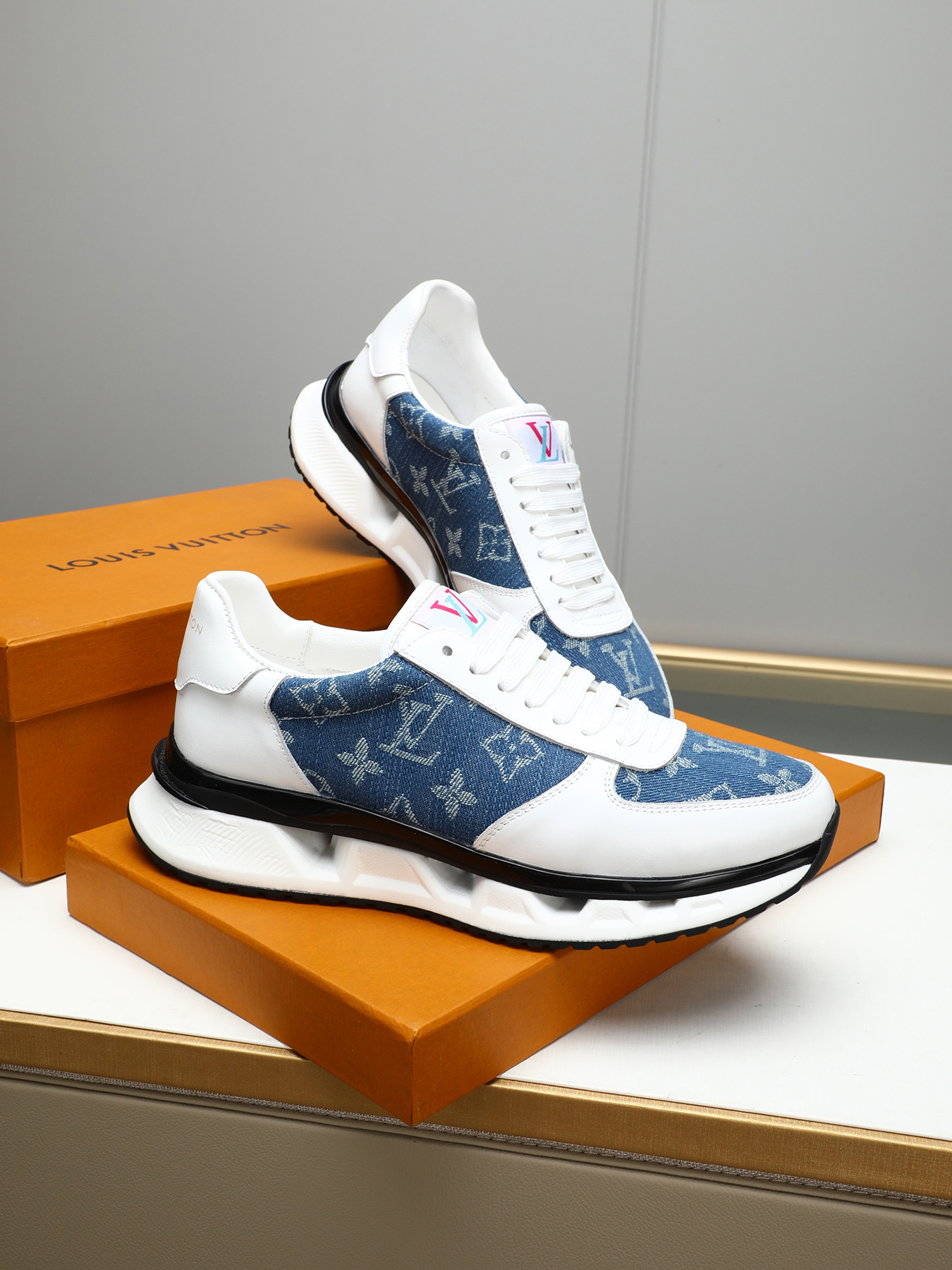 Louis Vuitton Men's Fashionable Sneakers, Versatile & Stylish in Two Colors 5 i1743235650900 8548 0 3