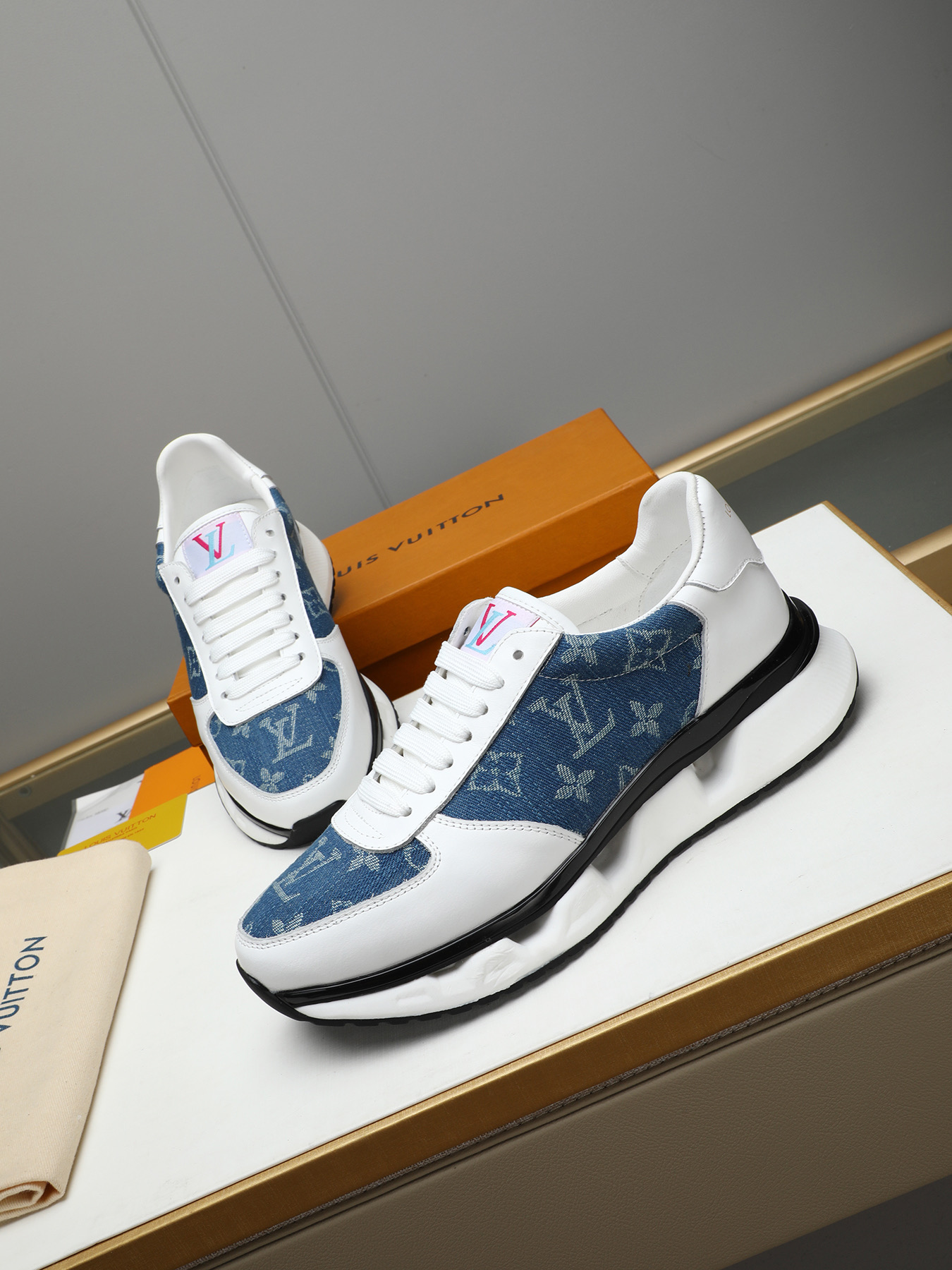 Louis Vuitton Men's Fashionable Sneakers, Versatile & Stylish in Two Colors 9 i1743235650903 2325 0 7