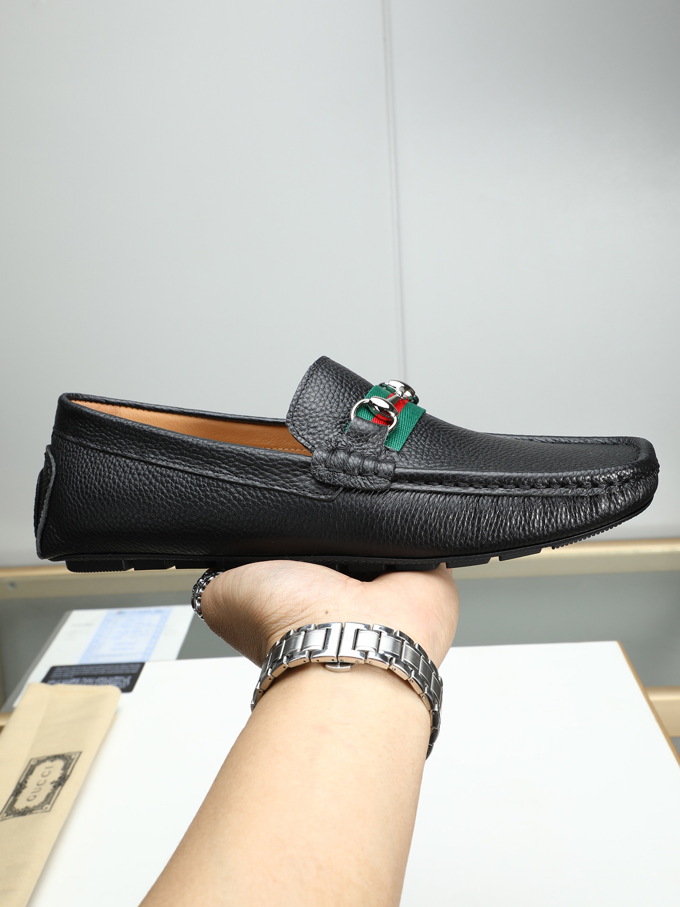 NO:275883,PP new Guqi Doudou shoes are full of charm, luxurious style gentleman shoes, imported beef toe layer calfskin, sweat-absorbing leather inside, outsole brand outsole, super soft and wear-resistant, paired with the latest exquisite hardware buckle pairs of shoes, fashionable and casual without losing their high-end style; standard 38-44 (45 46 47 can be customized) classic two colors!  ,,cowhide19860909PP 新款古奇豆豆鞋魅力十足 奢华风格绅士鞋 面进口牛头层小牛皮,内里吸汗皮里 .大底品牌大底,超软耐磨搭上最新精致五金扣整对鞋时尚休闲而不失高端风范；标准38-44（45 46 47可订做）经典两色选！,,cowhide,Men's shoes