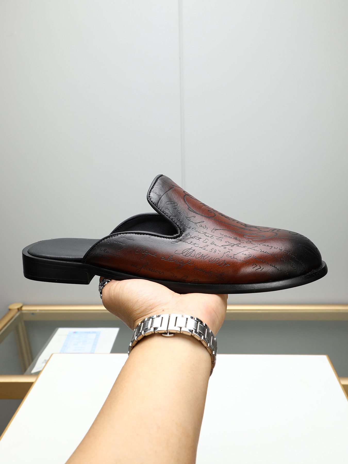 NO:352422,P Ber* Bruti Italian luxury goods, high-end men's semi-trail, upper is made of imported cowhide, purely handmade, Italian cowhide, luxury materials imported fetal cowhide inner, low-key and luxury ! Size38-44 (45 46 customized),,cowhide19860909P Ber*布鲁提意大利奢品,高端男士半拖,鞋面选用进口头层牛皮,纯手工制作,意大利牛皮、奢侈用料进口胎牛内里 低调与奢华与一体 !Size38-44（45 46定做）,,cowhide,Men's shoes