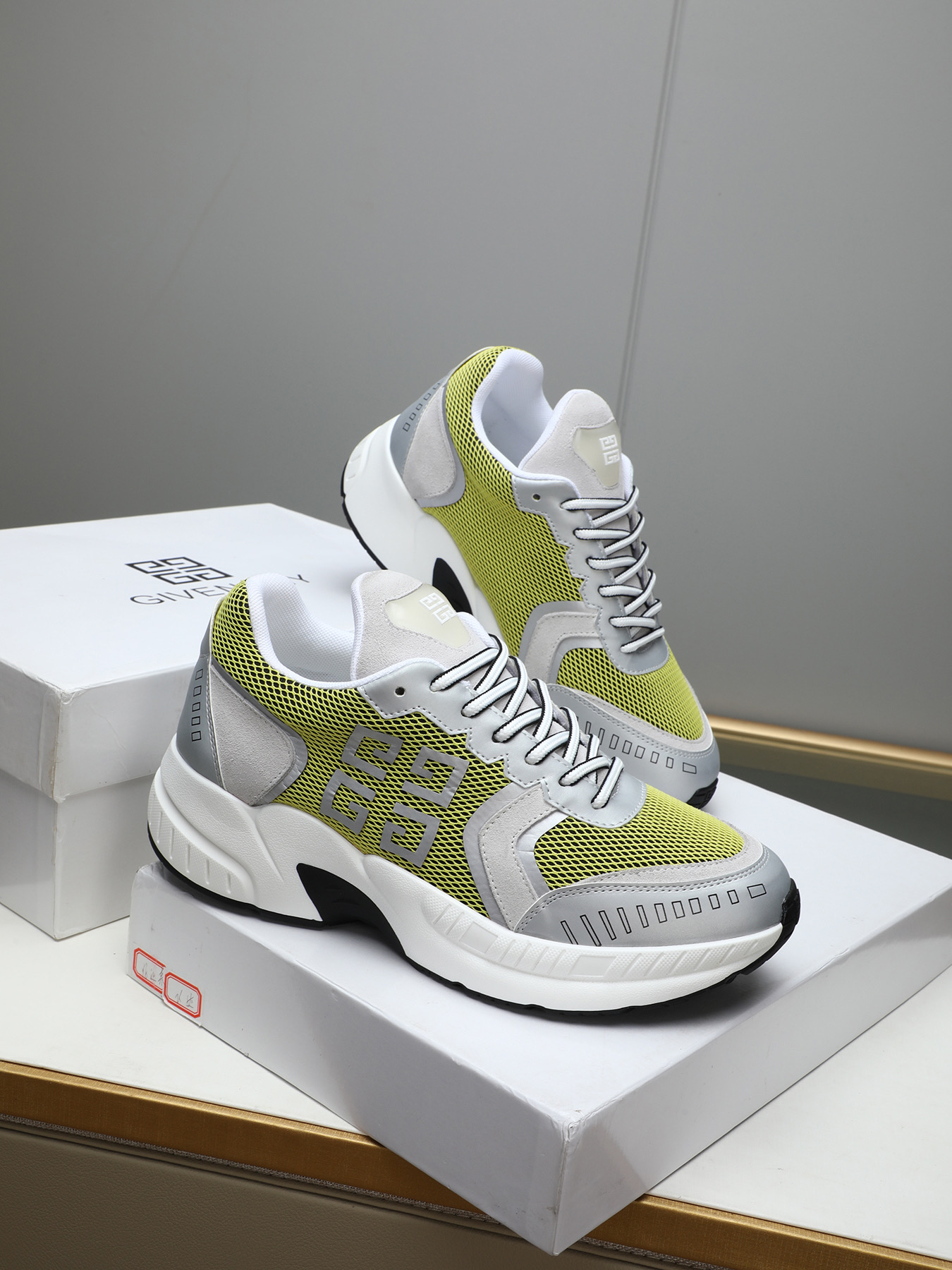 GIVENCHY Men's Thick-Soled Casual Sneakers in Calfskin and Breathable Mesh 5 i1744102761307 1839 0 3