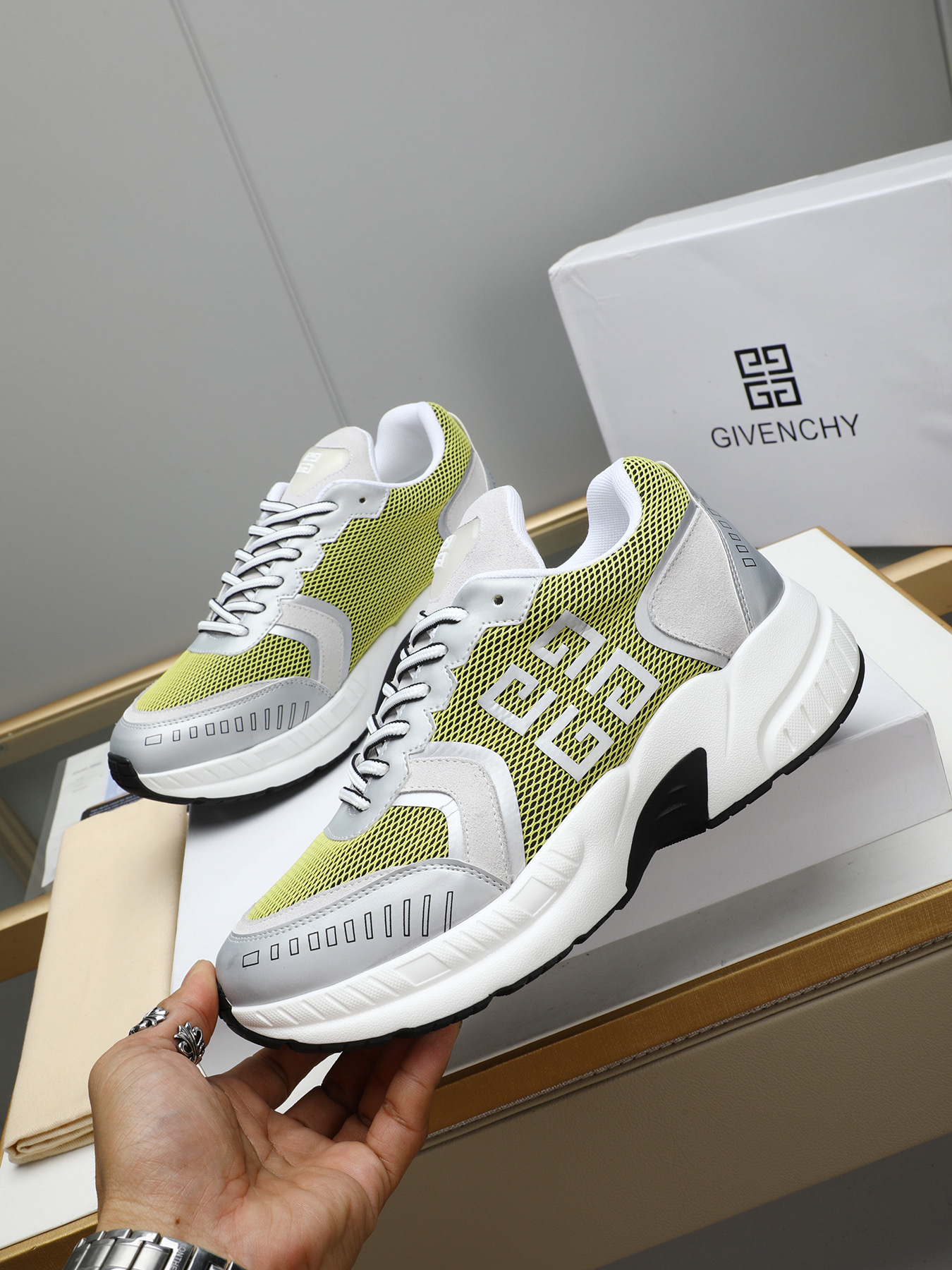 GIVENCHY Men's Thick-Soled Casual Sneakers in Calfskin and Breathable Mesh 3 i1744102761853 6325 0 1