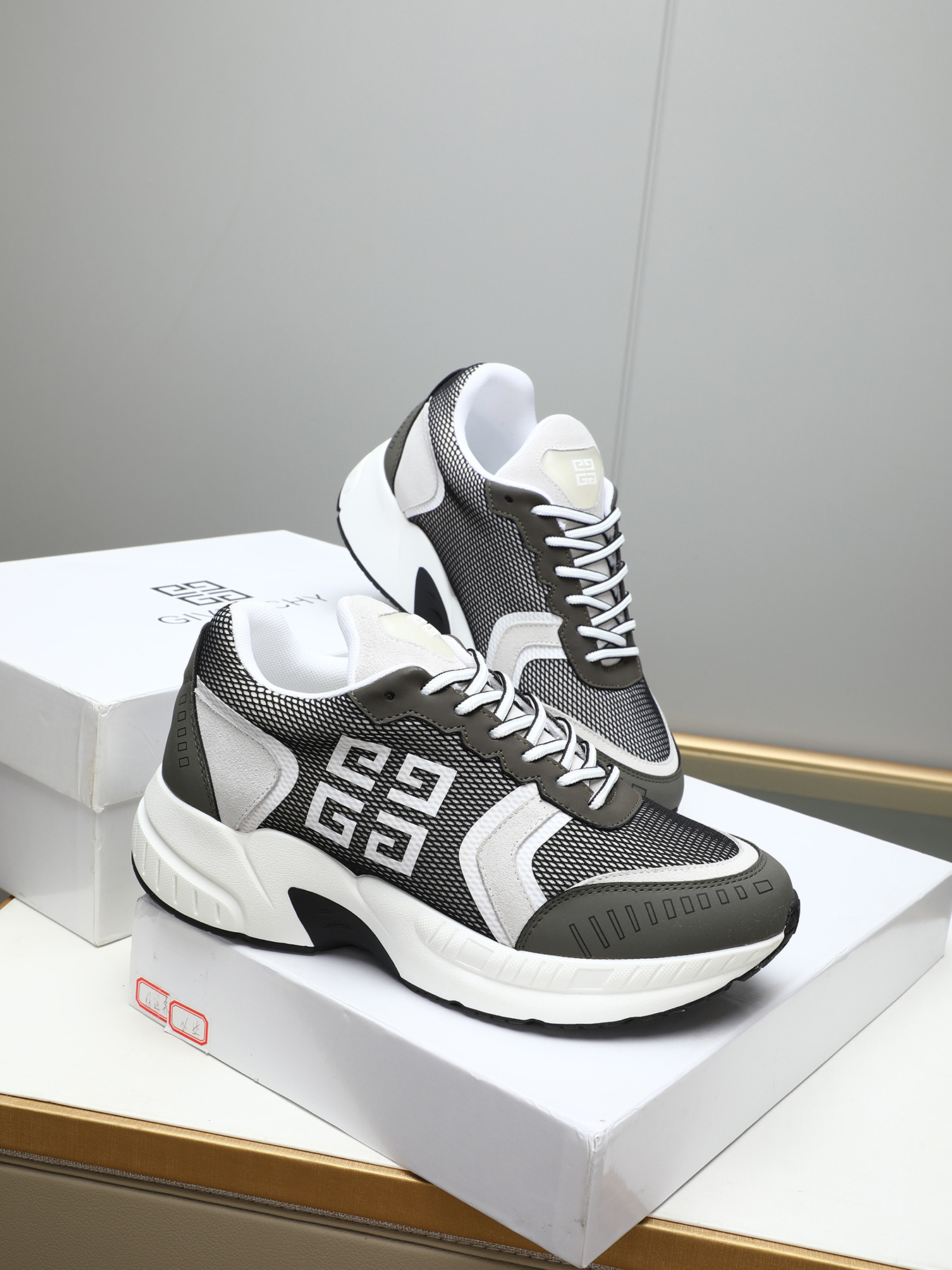 Givenchy Men's Thick Sole Casual Sneakers with 4G Logo - Stylish & Comfortable 5 i1744102776424 6962 0 3