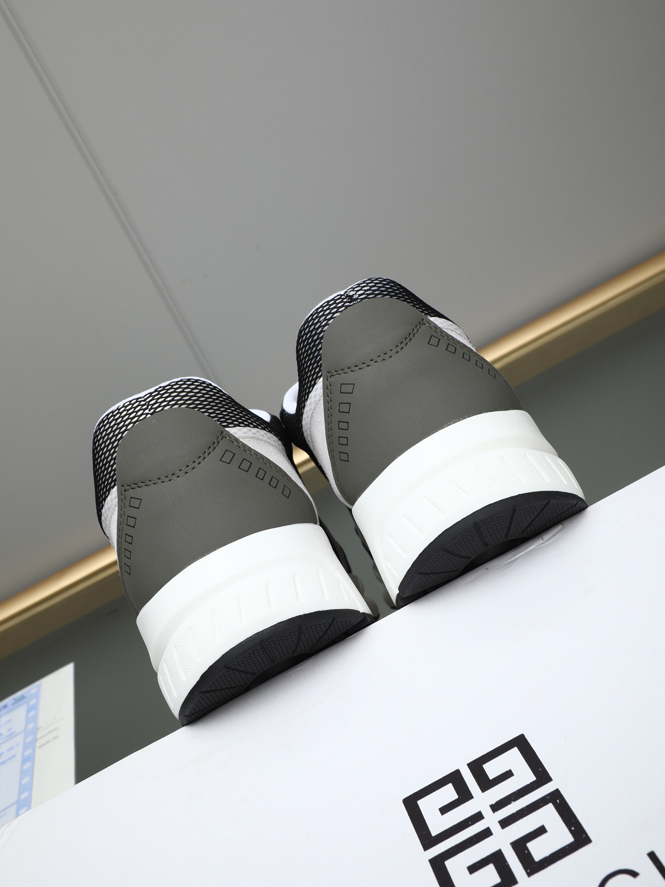 Givenchy Men's Thick Sole Casual Sneakers with 4G Logo - Stylish & Comfortable 6 i1744102776426 9645 0 4