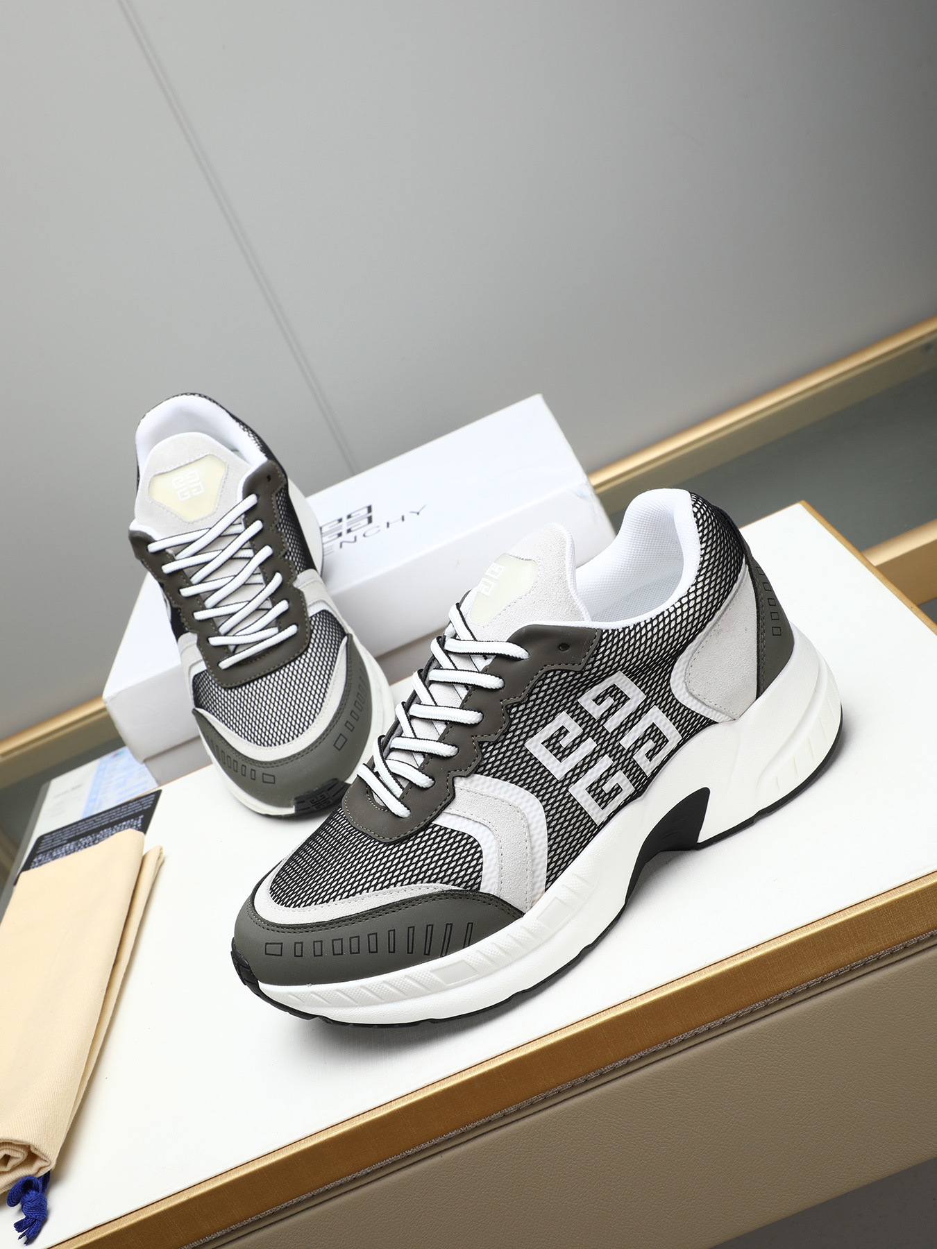 Givenchy Men's Thick Sole Casual Sneakers with 4G Logo - Stylish & Comfortable 8 i1744102776944 538 0 6
