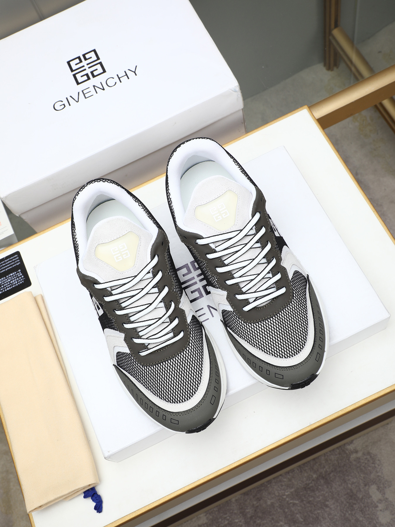 Givenchy Men's Thick Sole Casual Sneakers with 4G Logo - Stylish & Comfortable 10 i1744102776946 4376 0 8