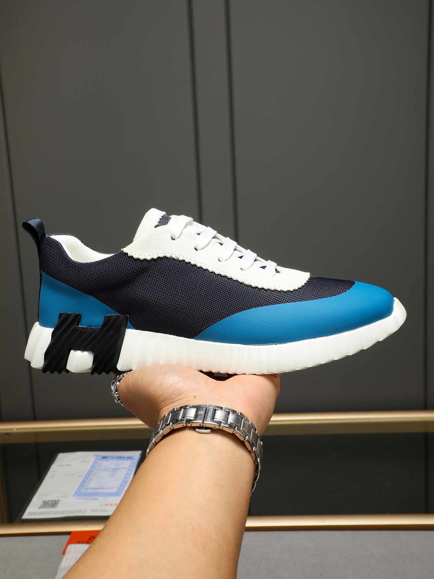 NO:354096,P【Hermes】 fe new arrival~New Bouncing Sports Shoes Hermes' most comfortable shoes, Nothing, it's very light and huge and beautiful, it won't be tired even when shopping and walking, it's very light and comfortable, it's extremely light and easy, both sports and casual, and it feels great!  You can choose whatever you want, there is always what you want~ Fabric: Top layer matte imported glue-dripping breathable mesh fabric Inner: Imported net Big bottom: Original big bottom Number of sizes: men's 38-44 (45 custom made), hermes, hermes, sneakers19860909P【Hermes】 fe new arrival~新款 Bouncing 运动鞋爱马仕最舒服的鞋,没有之1,上脚特轻又巨好看,逛街暴走都不会累很轻便舒适 轻盈无比 运动休闲两不误 踩感超棒！任你挑任你选,总有你想要的~ 面料:头层磨砂进口滴胶透气网布 内里:进口网里 大底:原版大底 码数:男38-44（45定做）,,hermes,hermes,sneakers,Men's shoes