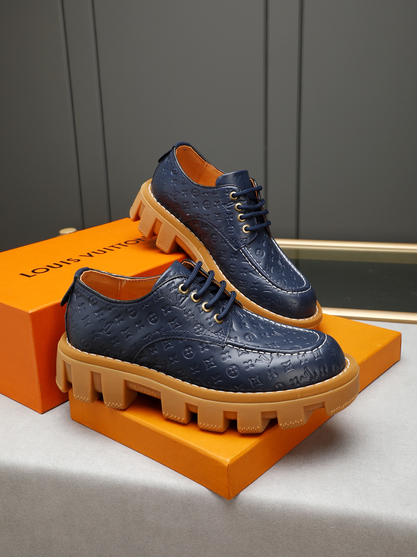 Louis Vuitton Checker Embossed Leather Oxford Shoes with Thick Sole 5 i1744445407003 2604 0 3