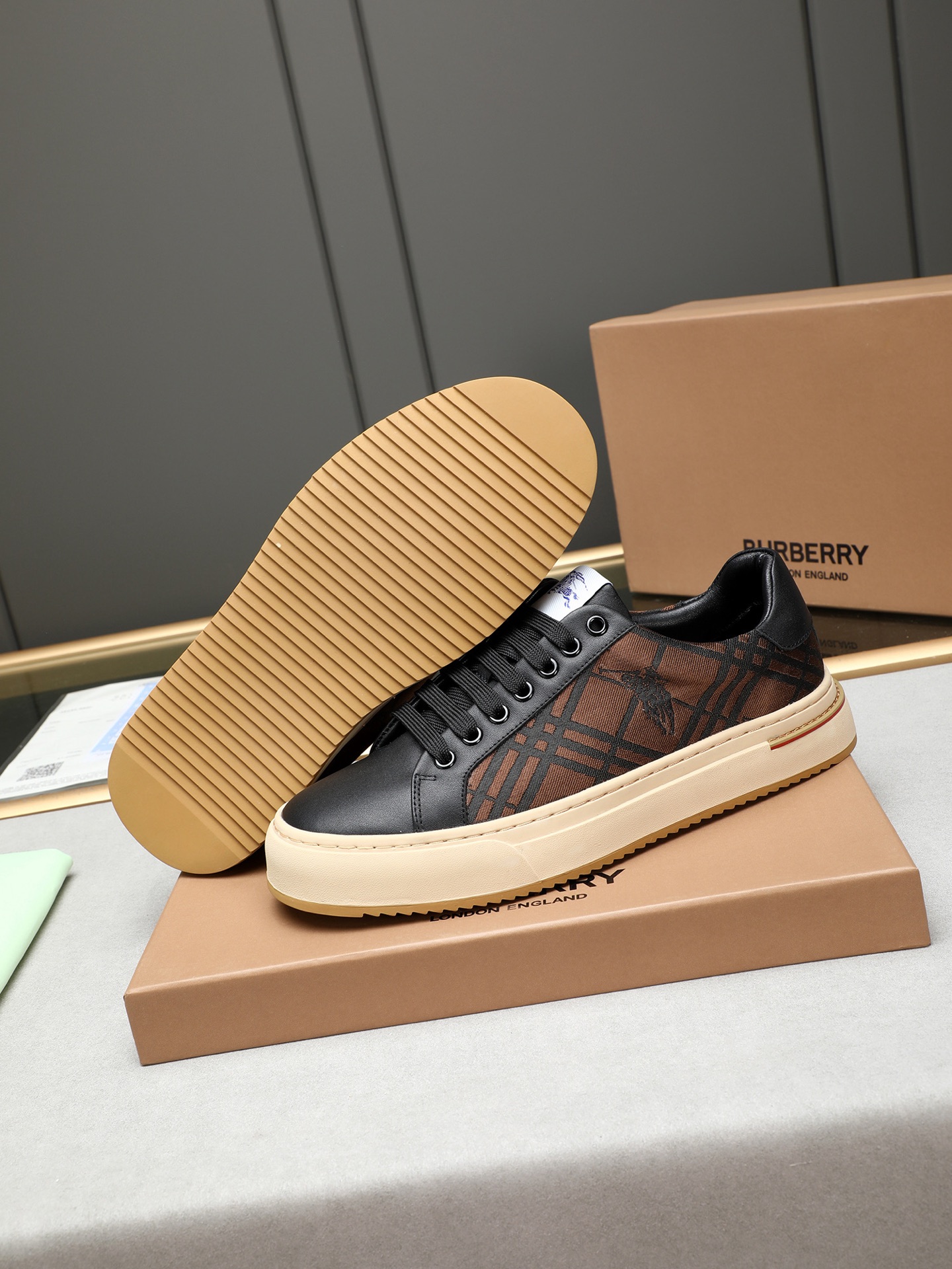 Burberry Men's Plaid Leather Sneakers Lace-Up Casual Shoes 4 i1744624644200 5263 0 2