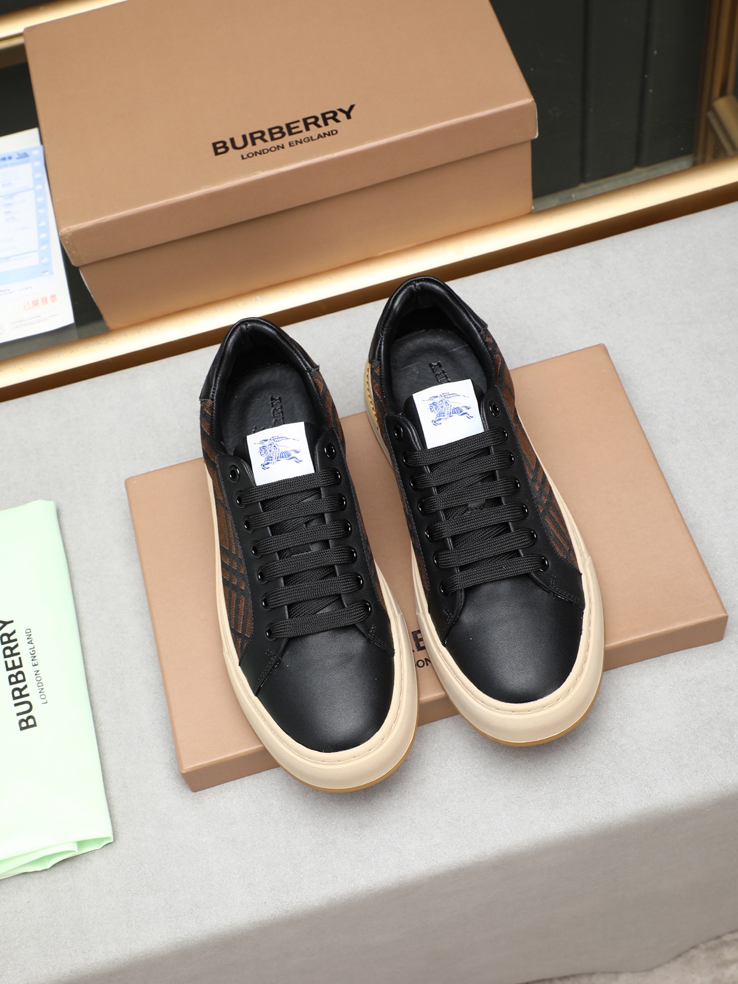 Burberry Men's Plaid Leather Sneakers Lace-Up Casual Shoes 9 i1744624644238 7716 0 7