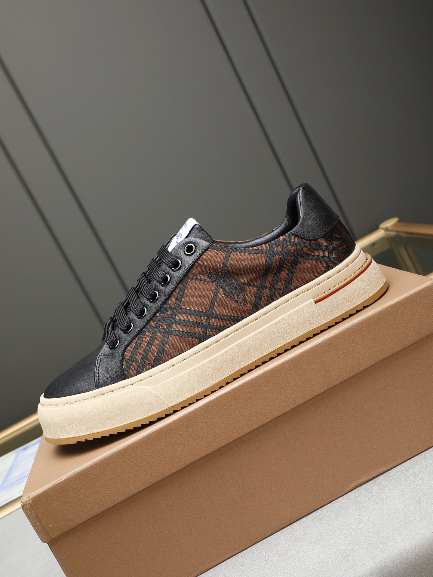 Burberry Men's Plaid Leather Sneakers Lace-Up Casual Shoes 7 i1744624644704 3655 0 5