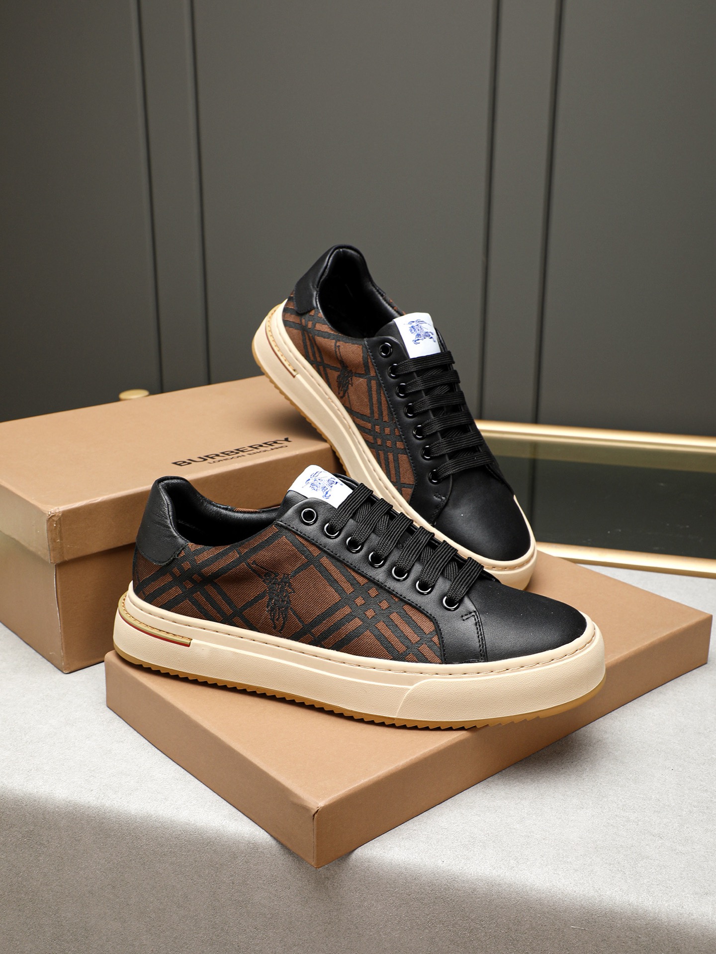Burberry Men's Plaid Leather Sneakers Lace-Up Casual Shoes 5 i1744624644723 6302 0 3