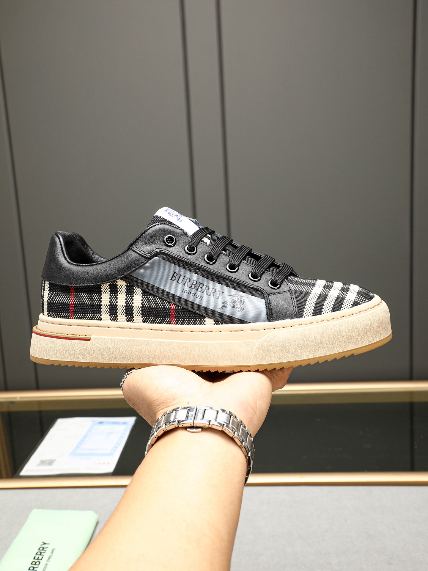 Burberry Men's Leather Sneakers with Check Pattern - Stylish and Comfortable 1 Burberry Men's Leather Sneakers with Check Pattern - Stylish and Comfortable