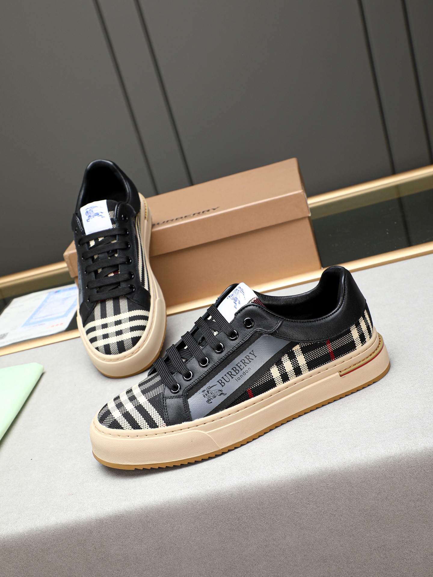 Burberry Men's Leather Sneakers with Check Pattern - Stylish and Comfortable 9 i1744624704999 1401 0 7