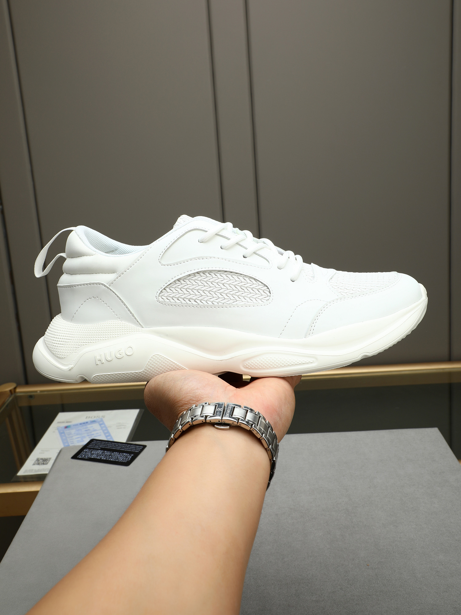 HUGO Men's Lightweight Leather Sneakers - Comfortable and Stylish 2 i1744795872559 1948 0 0
