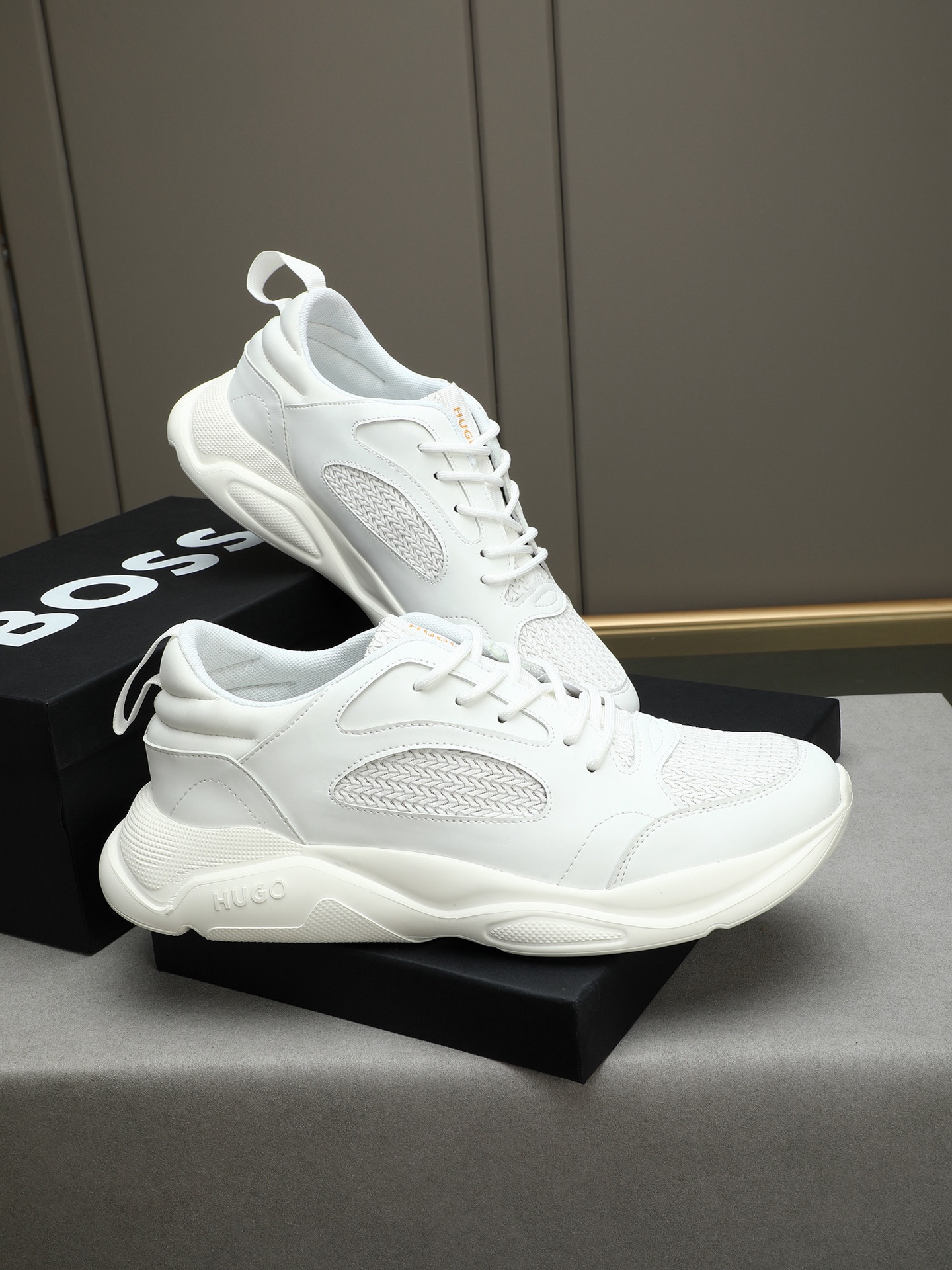 HUGO Men's Lightweight Leather Sneakers - Comfortable and Stylish 5 i1744795872847 2112 0 3