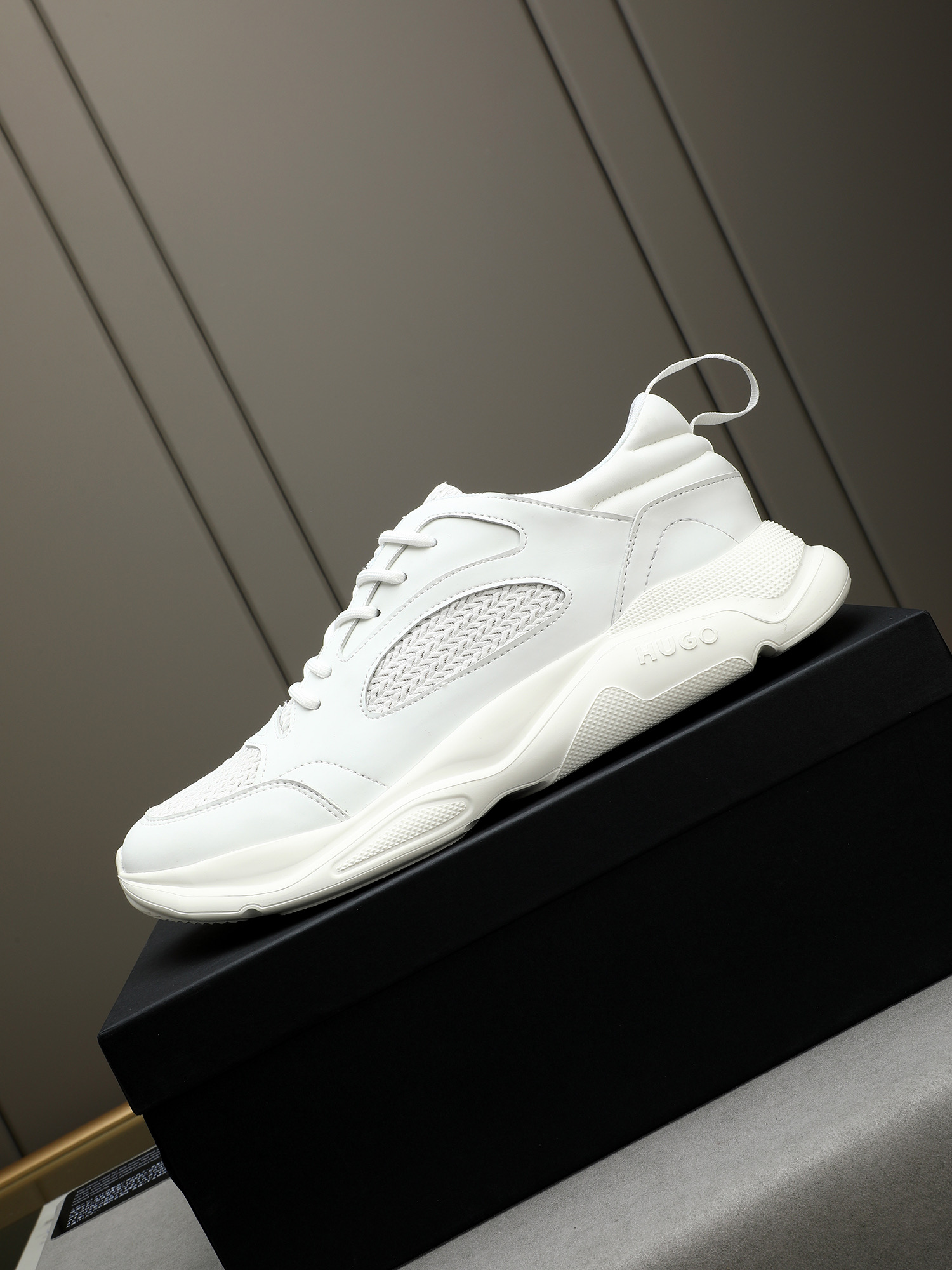 HUGO Men's Lightweight Leather Sneakers - Comfortable and Stylish 7 i1744795873935 3064 0 5