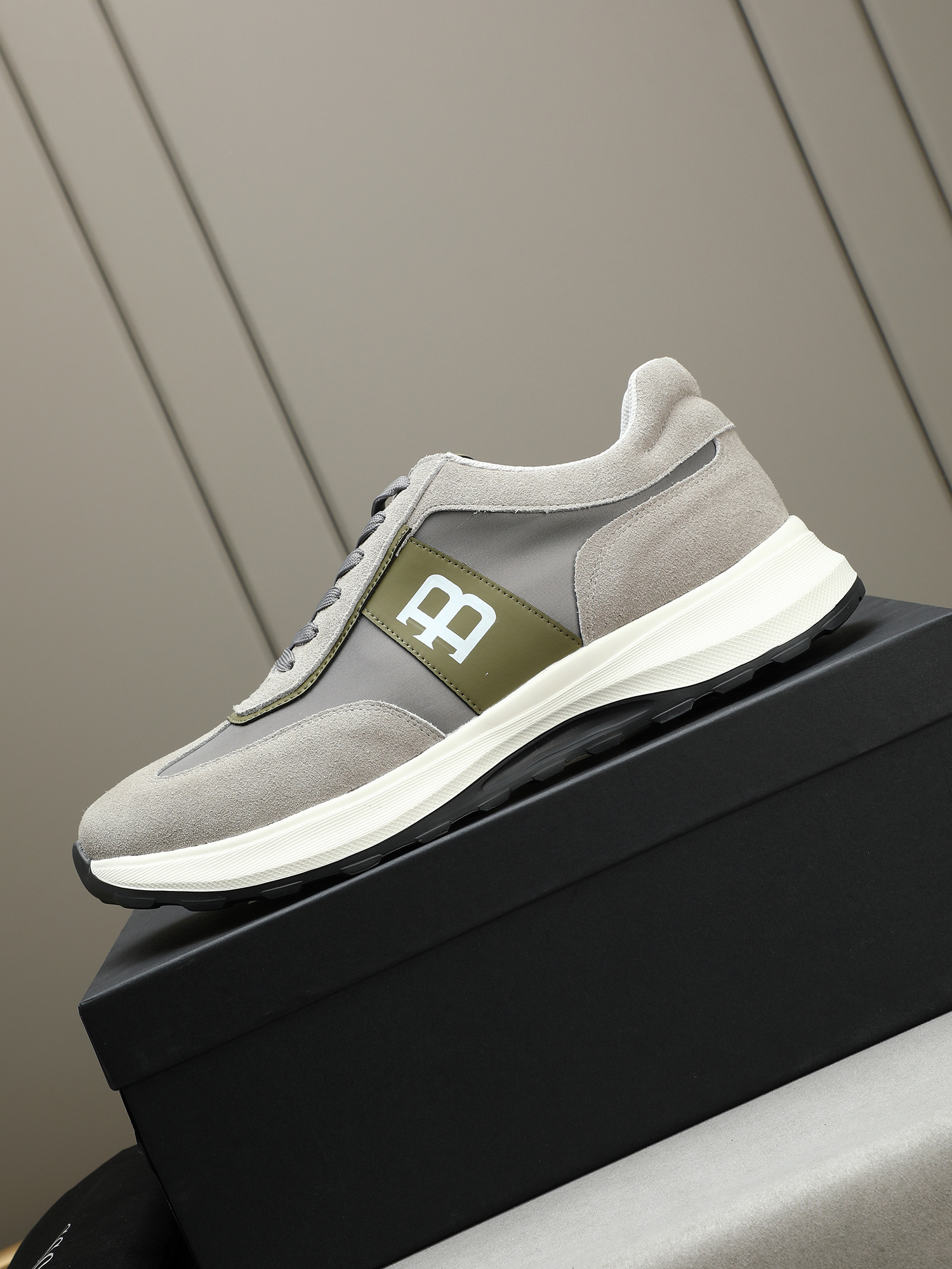 BOSS Men's Stylish Lace-Up Sneakers in Gray, Comfortable & Lightweight 7 i1744796104527 240 0 5
