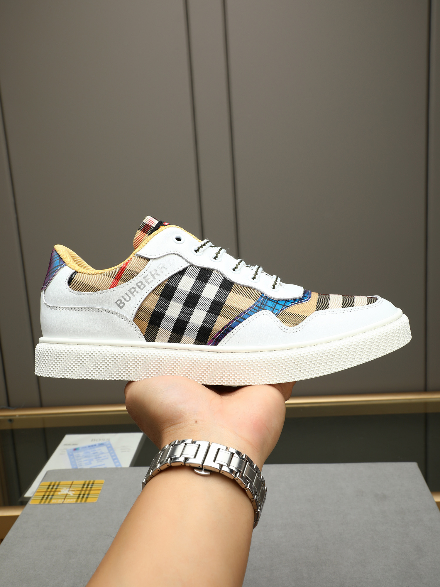 NO:278847,P【Run volume】Babaoli’s latest casual this year uses pure original cowhide and special material for Babaoli, breathable leather, ultra-light rubber wear-resistant large sole!  Special grade 38-44 (45 customized), burberry, cowhide19860909P【跑量】 巴宝利今年最新休闲釆用纯原版牛皮巴宝利专用材质 透气皮里,超轻橡胶耐磨大底！特显档次 38-44（45定做）,,burberry,cowhide,Men's shoes