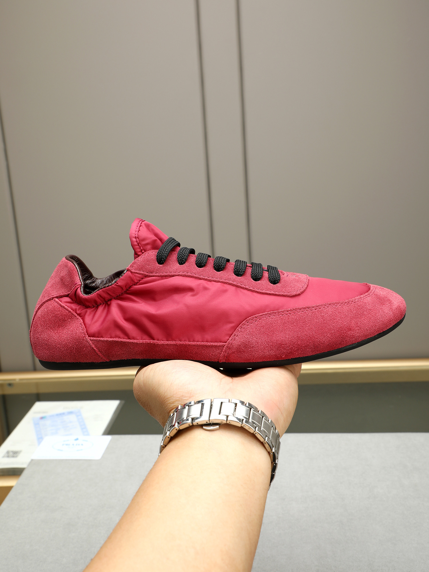 NO:278851,P Prada PRADA, 2025 early spring new model, original version developed 1 to 1. Fabric mercerated beef reverse velvet imported waterproof fabric!  Cowhide footbed, rubber sole, sizes 38 to 44 (45 customized), prada, prada, cowhide19860909P 普拉达PRADA,2025年早春新款,原版1比1开发.面料丝光牛反绒进口防水布料！牛皮垫脚,橡胶大底,码数38至44（45定做）,,prada,prada,cowhide,Men's shoes