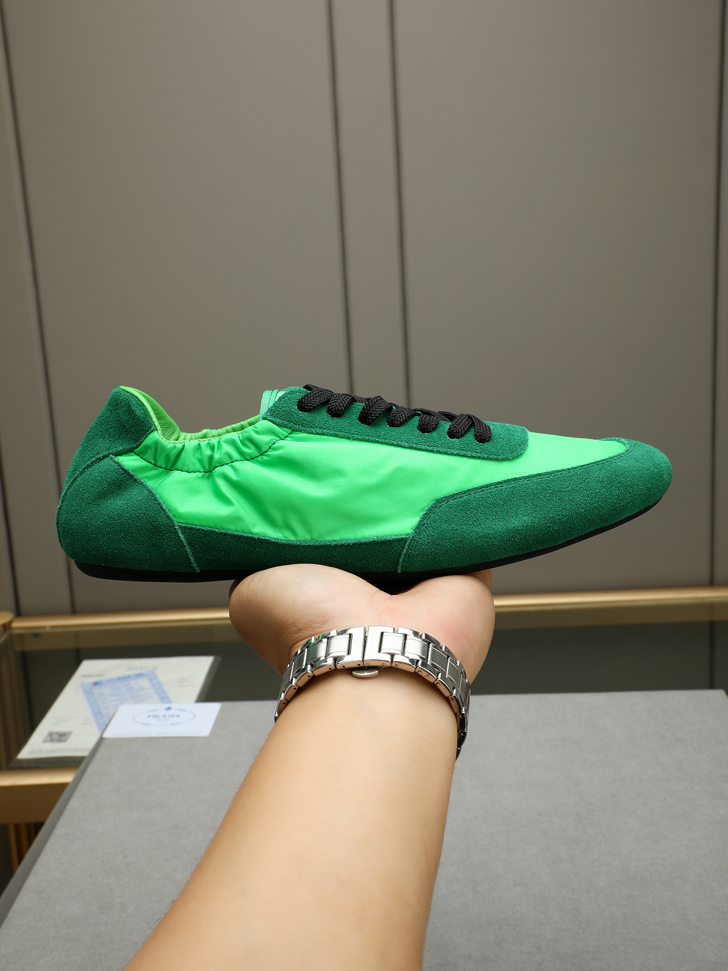 NO:278855,P Prada PRADA, 2025 early spring new model, original version developed 1 to 1. Fabric mercerated beef reverse velvet imported waterproof fabric!  Cowhide footbed, rubber sole, sizes 38 to 44 (45 customized), prada, prada, cowhide19860909P 普拉达PRADA,2025年早春新款,原版1比1开发.面料丝光牛反绒进口防水布料！牛皮垫脚,橡胶大底,码数38至44（45定做）,,prada,prada,cowhide,Men's shoes