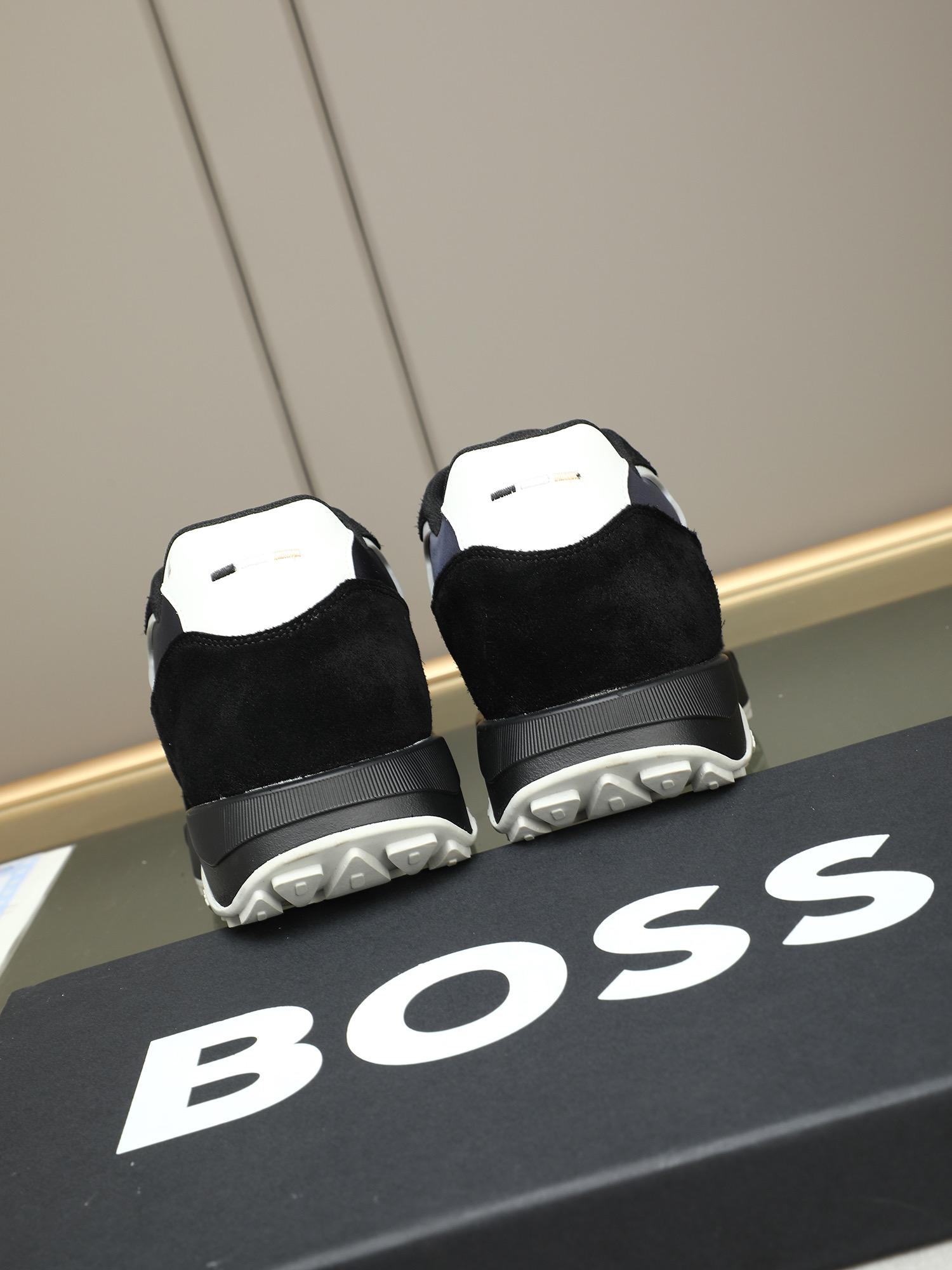 BOSS Men's Leather Sneakers - Comfortable, Stylish, and Durable 6 i1745312585979 8150 0 4